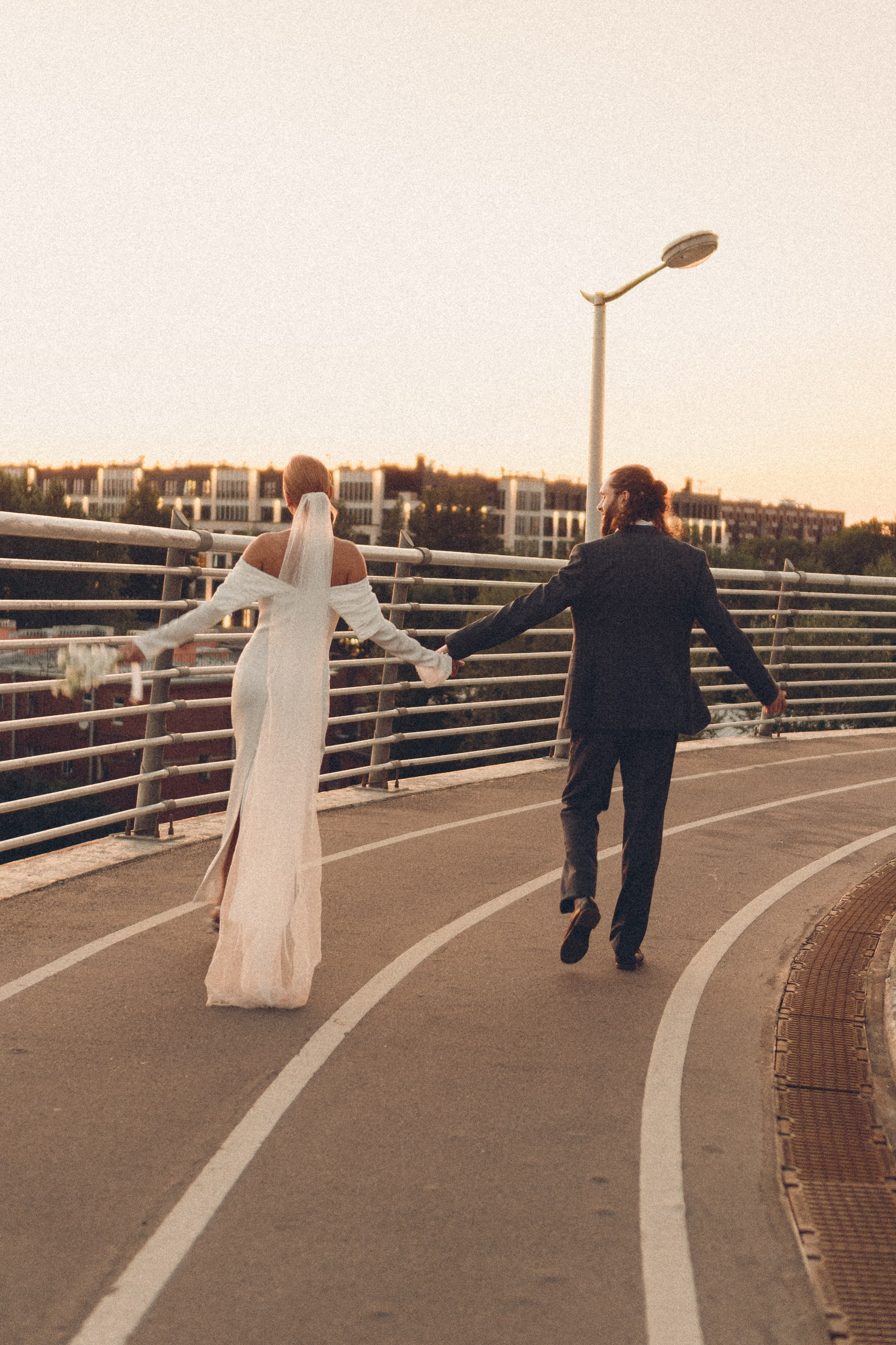 СВАДЕБНАЯ СЬЕМКА ВОЗЛЕ МСОТА БЕТАНКУРА НА КАБРИОЛЕТЕ. Профессиональный фотограф, Санкт-Петербург — Виктория Богомолова