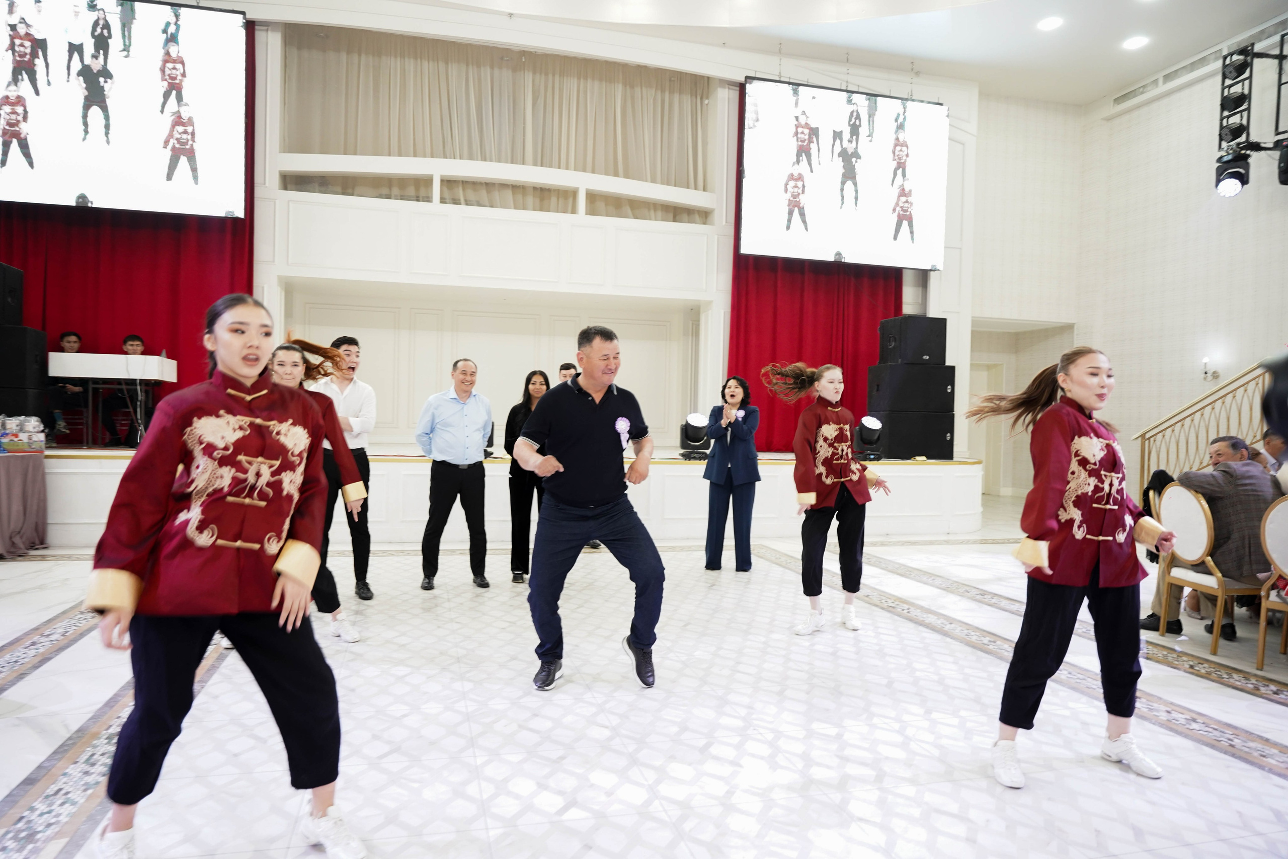 Dana uzatu. Фотограф Ернар Ержанов