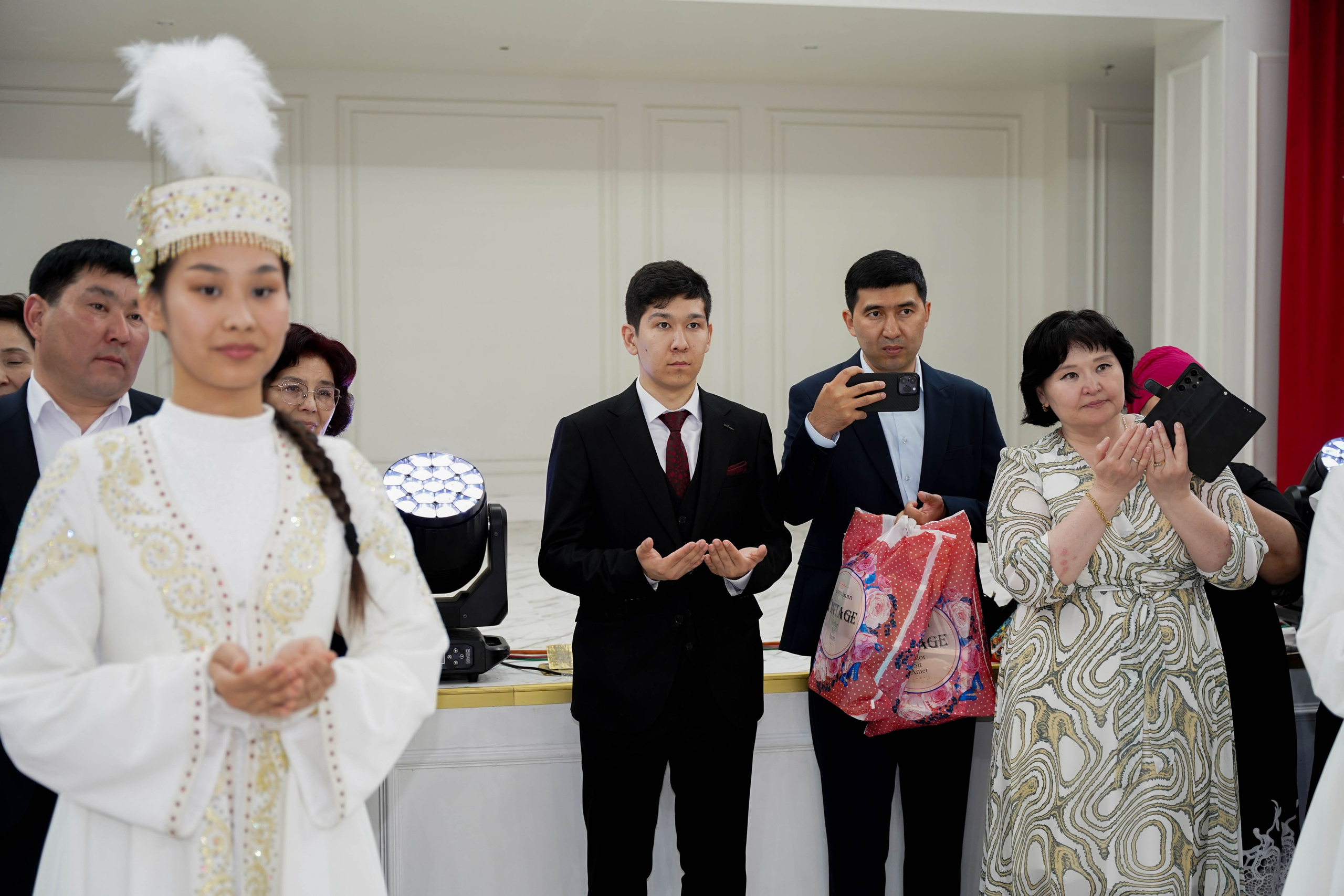 Dana uzatu. Фотограф Ернар Ержанов