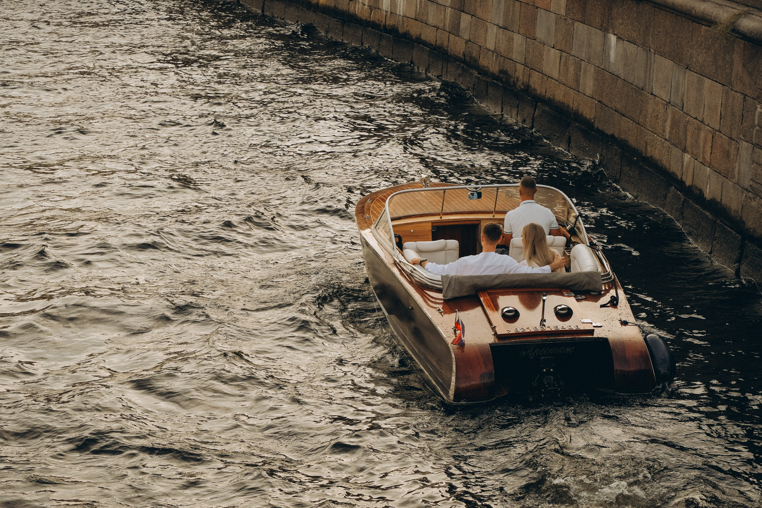СВАДЕНБНАЯ СЬЕМКА НА КАТЕРЕ ПО КАНАЛАМ САНКТ-ПЕТЕРБУРГА И В АКВАТОРИИ НЕВЫ. Профессиональный фотограф, Санкт-Петербург — Виктория Богомолова