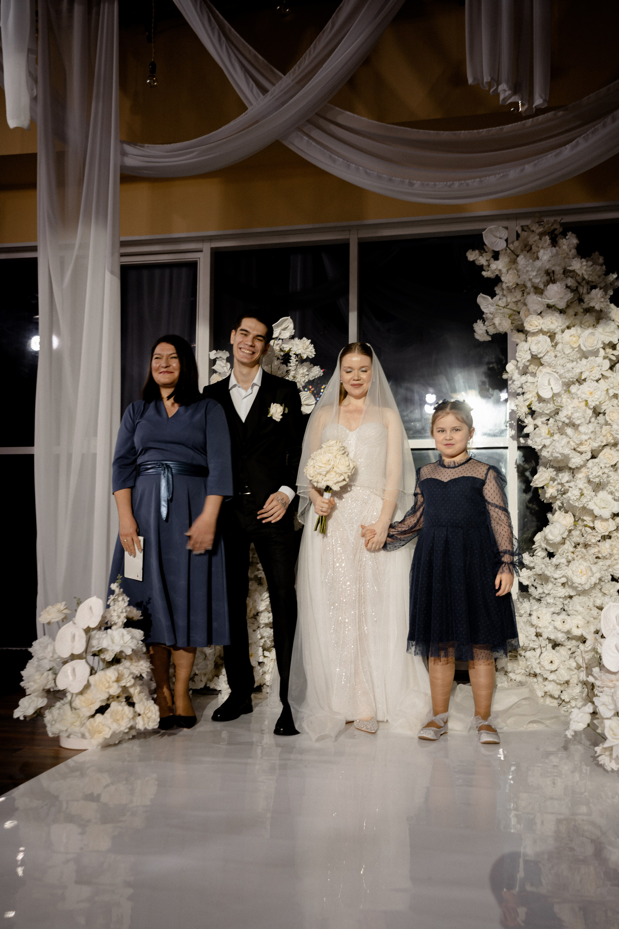 СВАДЕБНАЯ СЬЕМКА СБОРОВ В ОТЕЛЕ И ВЫЕЗД НА ЦЕРЕМОНИЮ (СНЯТО В СИБИРЕ В НИЖНЕВАРТОВСКЕ). Профессиональный фотограф, Санкт-Петербург — Виктория Богомолова