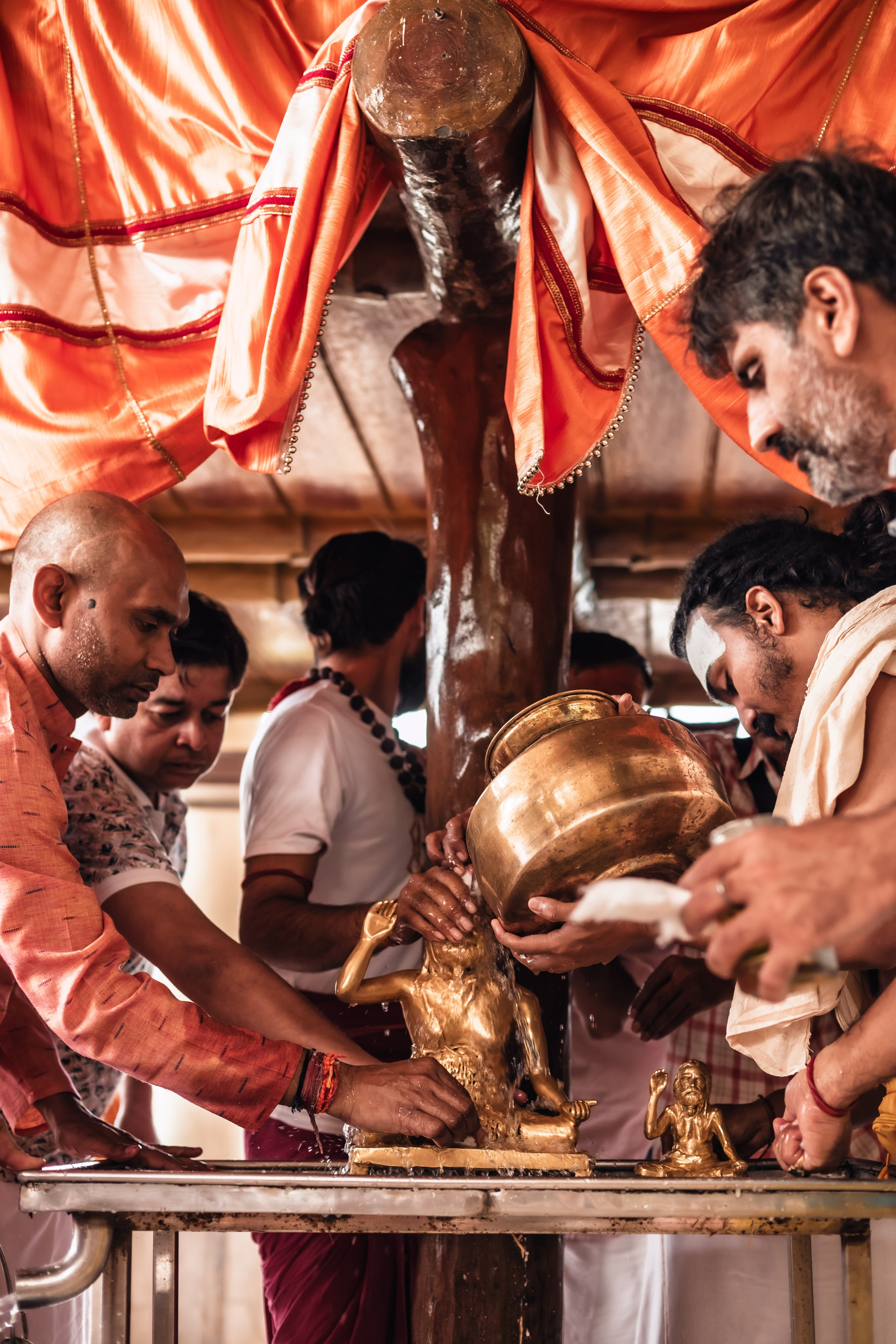 Abhisheka Devraha Baba on Sri Devdas ji maharaj bd. Mariam Bagdasaryan