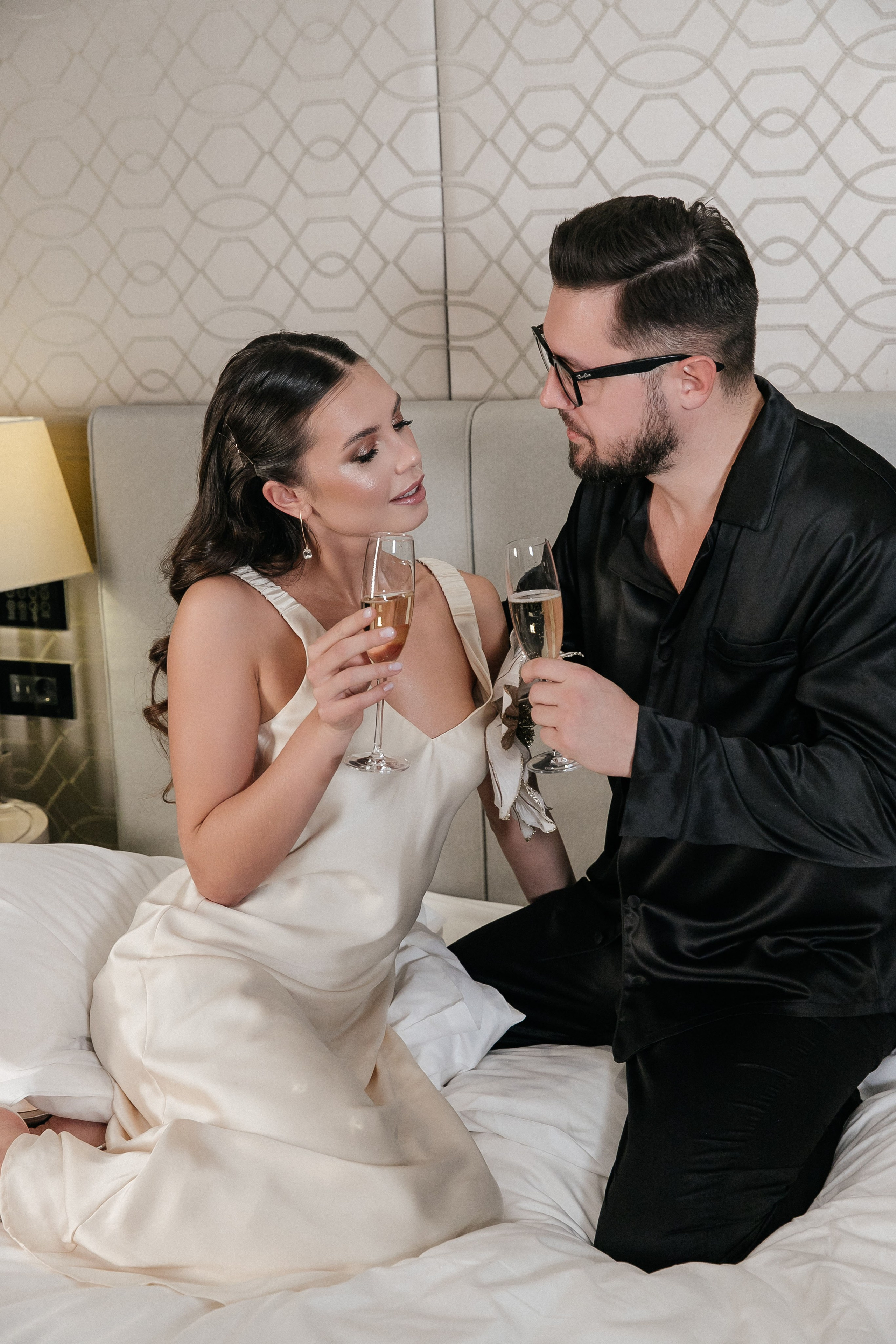 Свадебная фотосессия в отеле Hyatt Regency Moscow Petrovsky Park. Свадебный фотограф в Москве Элина Ларченкова. Фото, которые цепляют