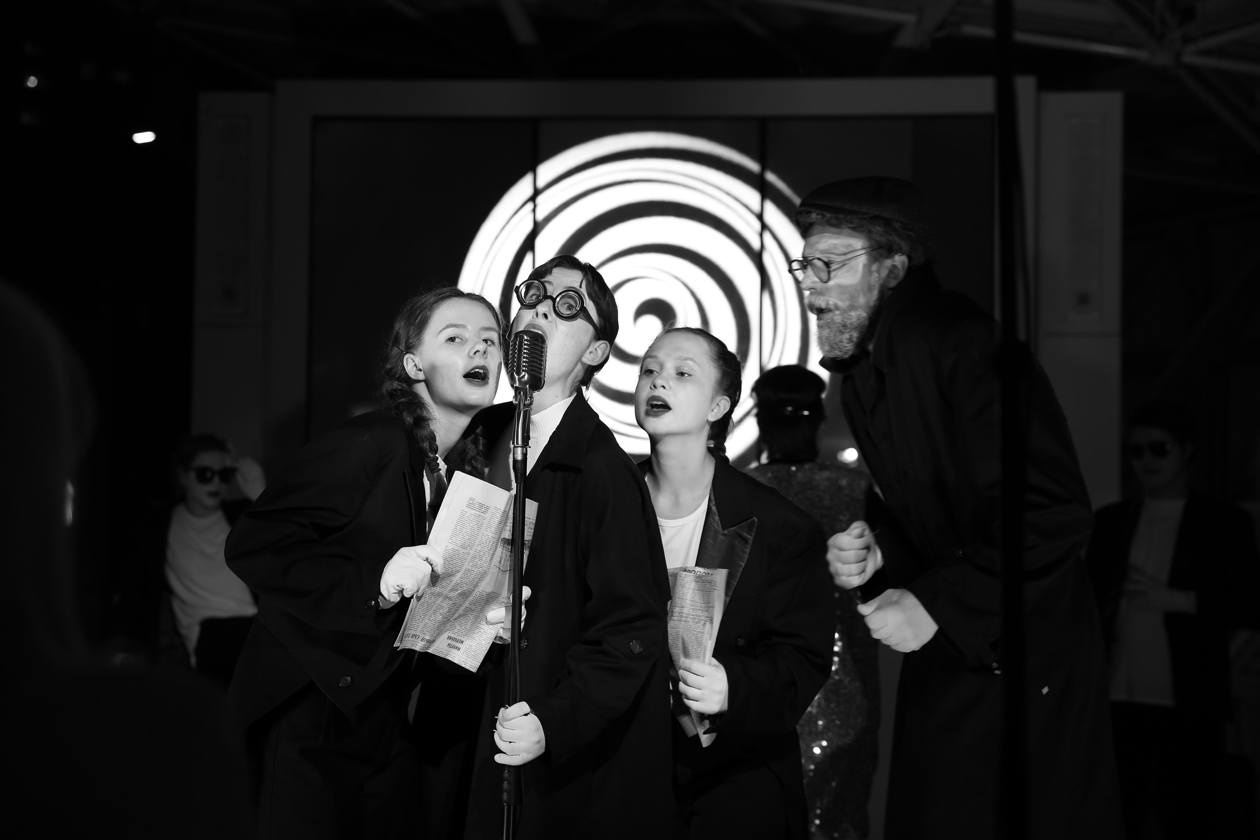 Перфоманс «Жизнь насекомых». ZAGLADIN Bureau