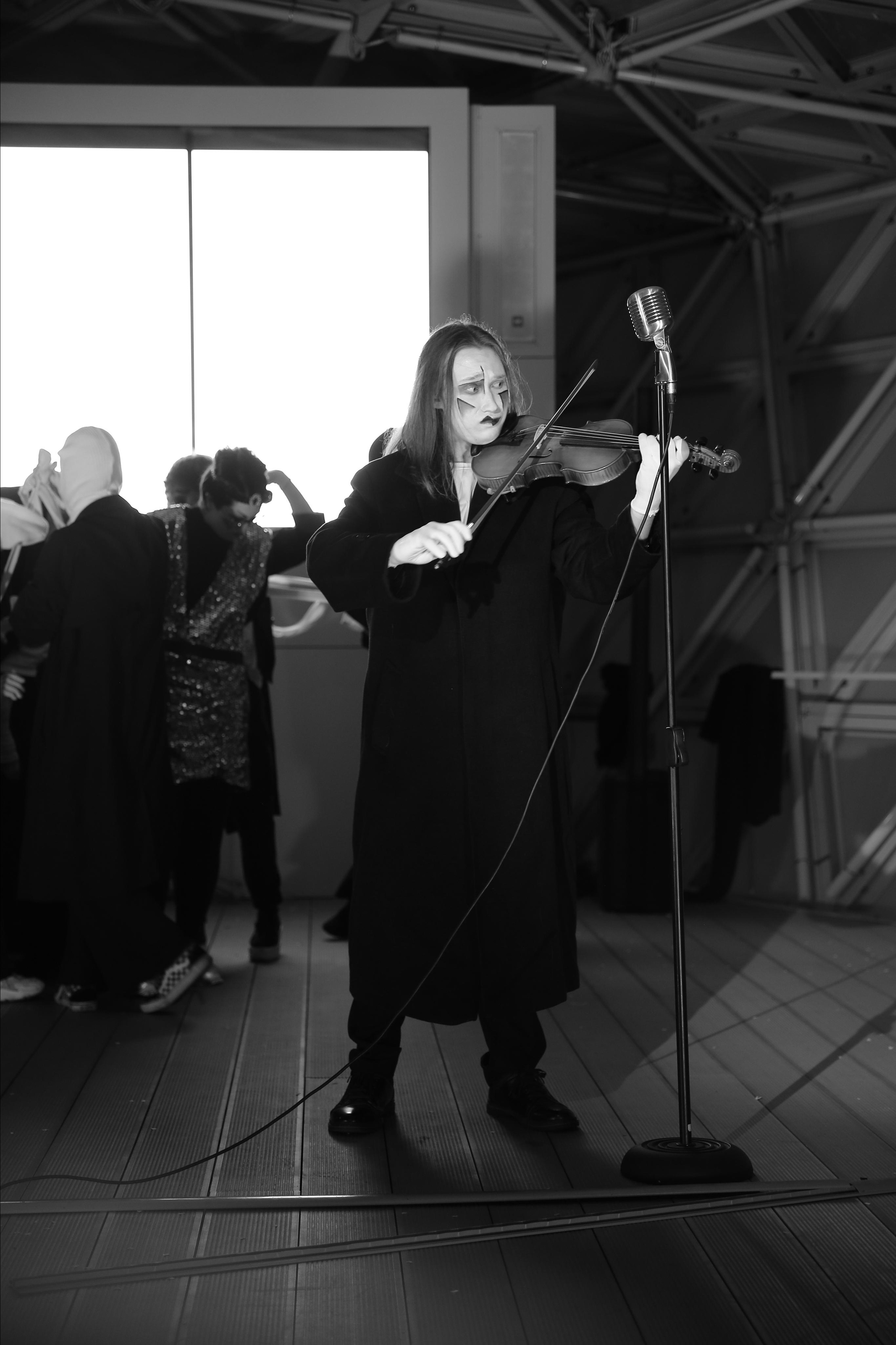 Перфоманс «Жизнь насекомых». ZAGLADIN Bureau