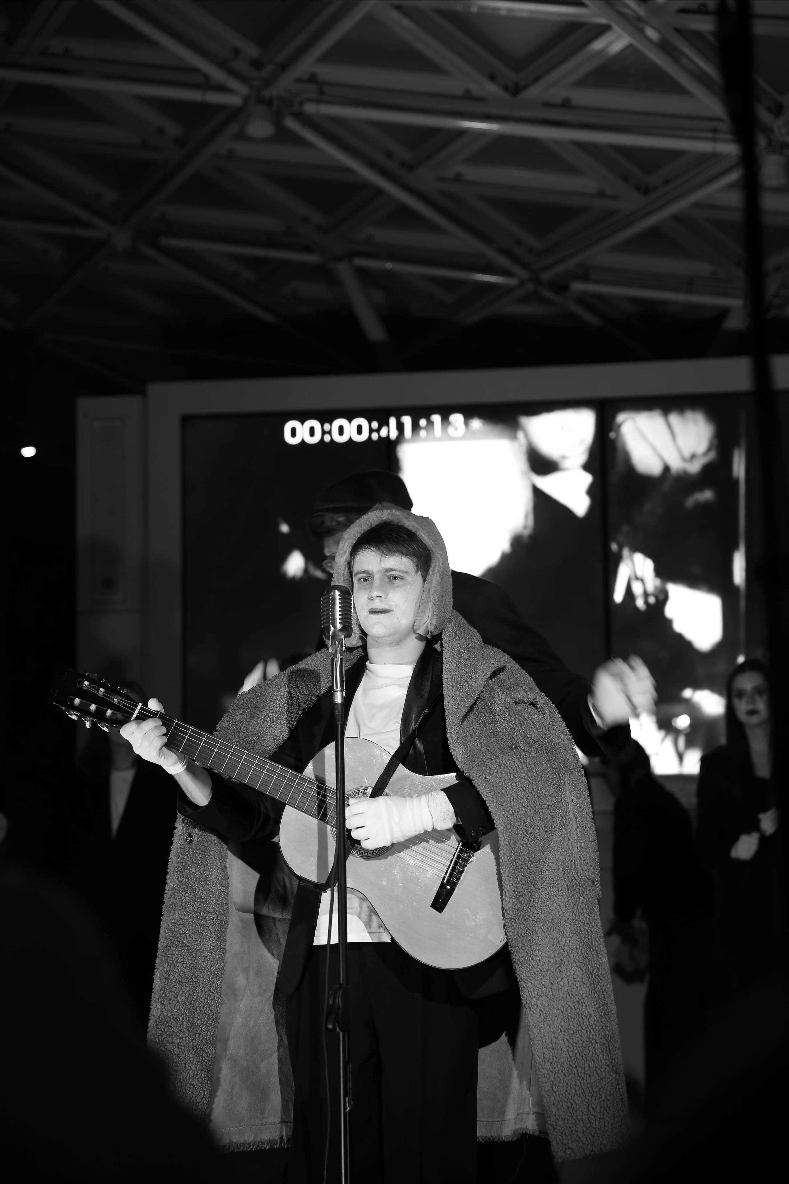 Перфоманс «Жизнь насекомых». ZAGLADIN Bureau