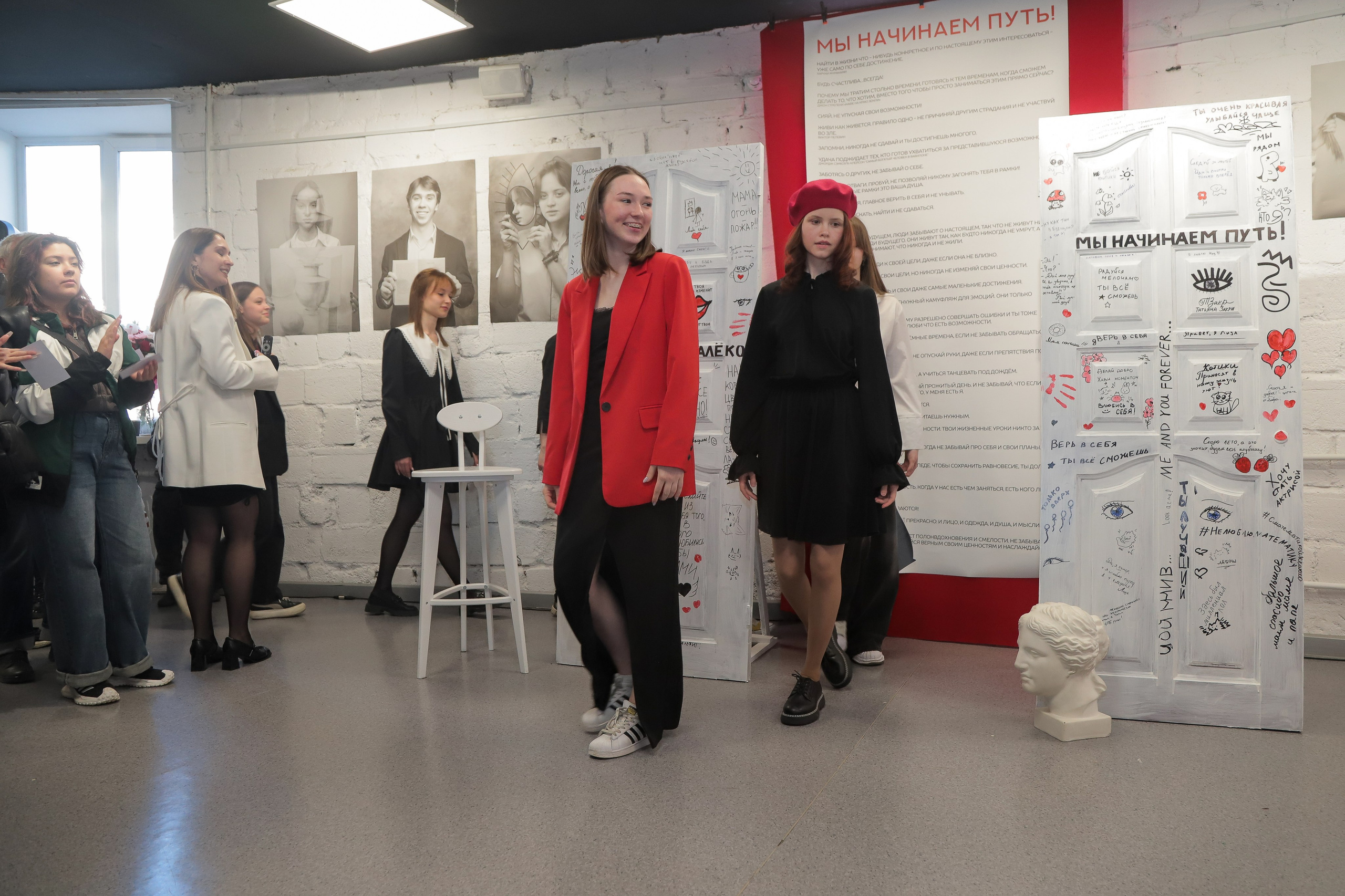 Выставка — проект «Мы начинаем путь!». АРТИКУЛ. Выпускные альбомы Нижний Тагил