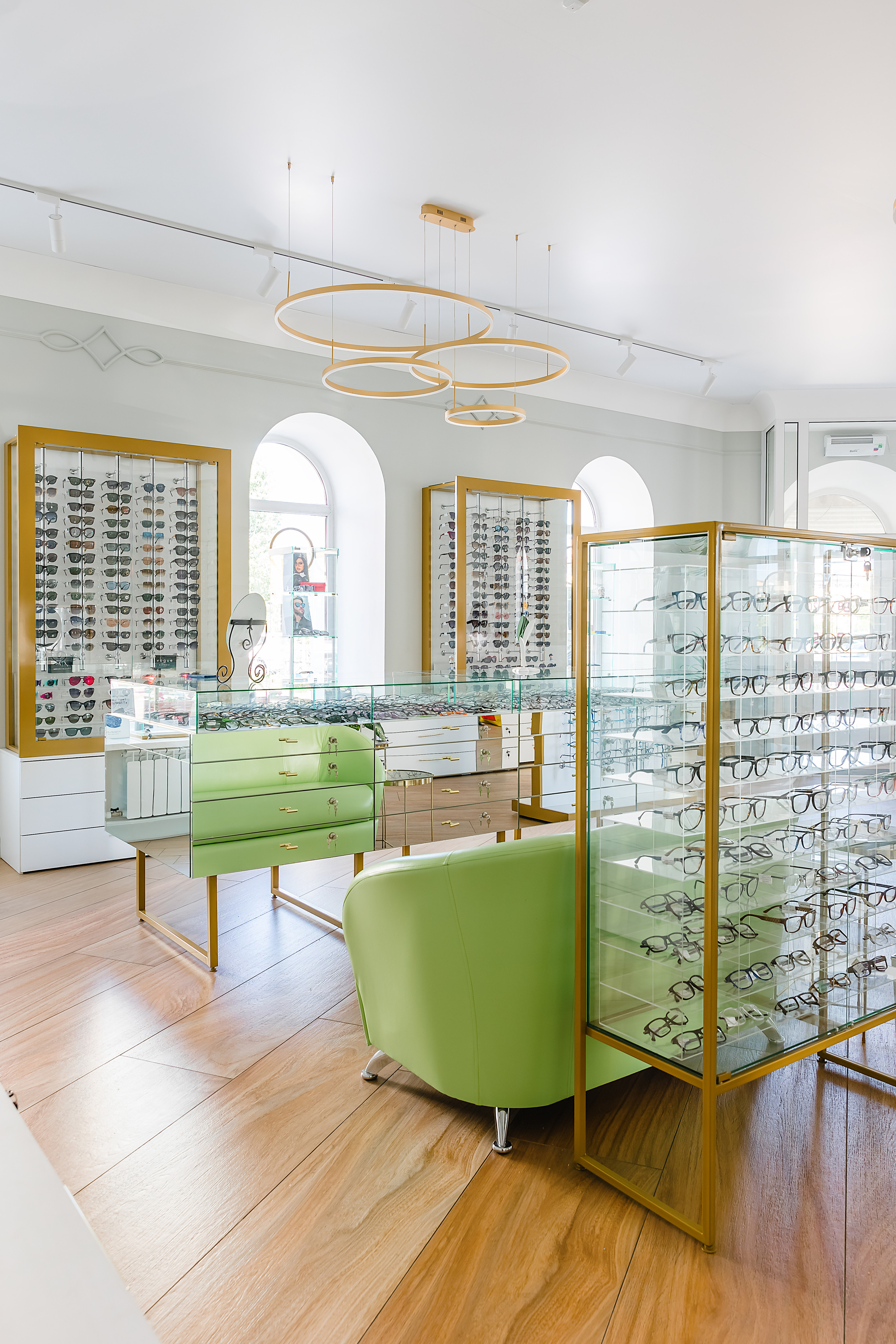 Салон «Оптик Лайф». Фотограф и видеограф в Улан-Удэ: Аюна Габагуева и Артём Шаханов