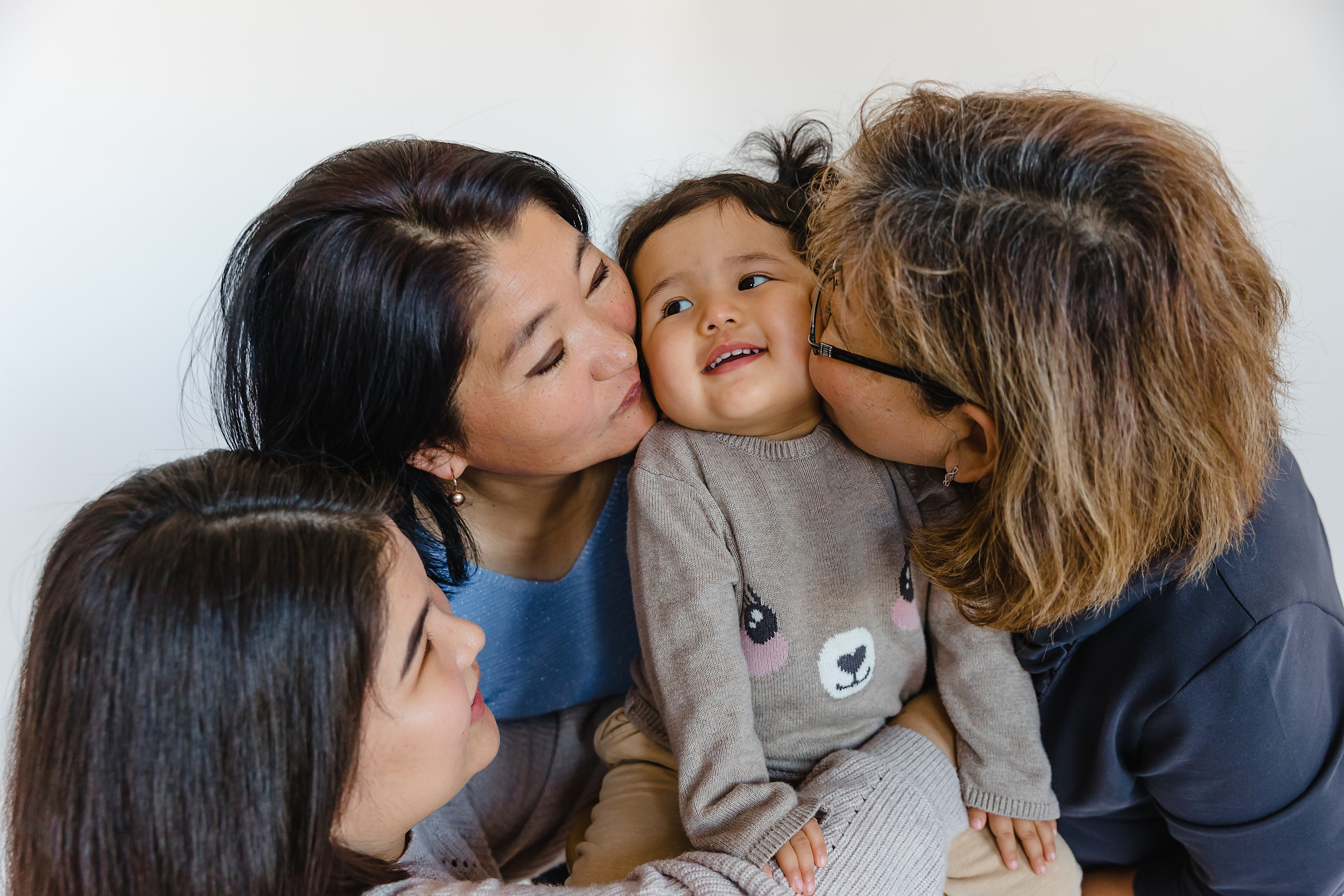 Пуговка @adisa_sma1 и её надёжный тыл. Фотограф и видеограф в Улан-Удэ: Аюна Габагуева и Артём Шаханов