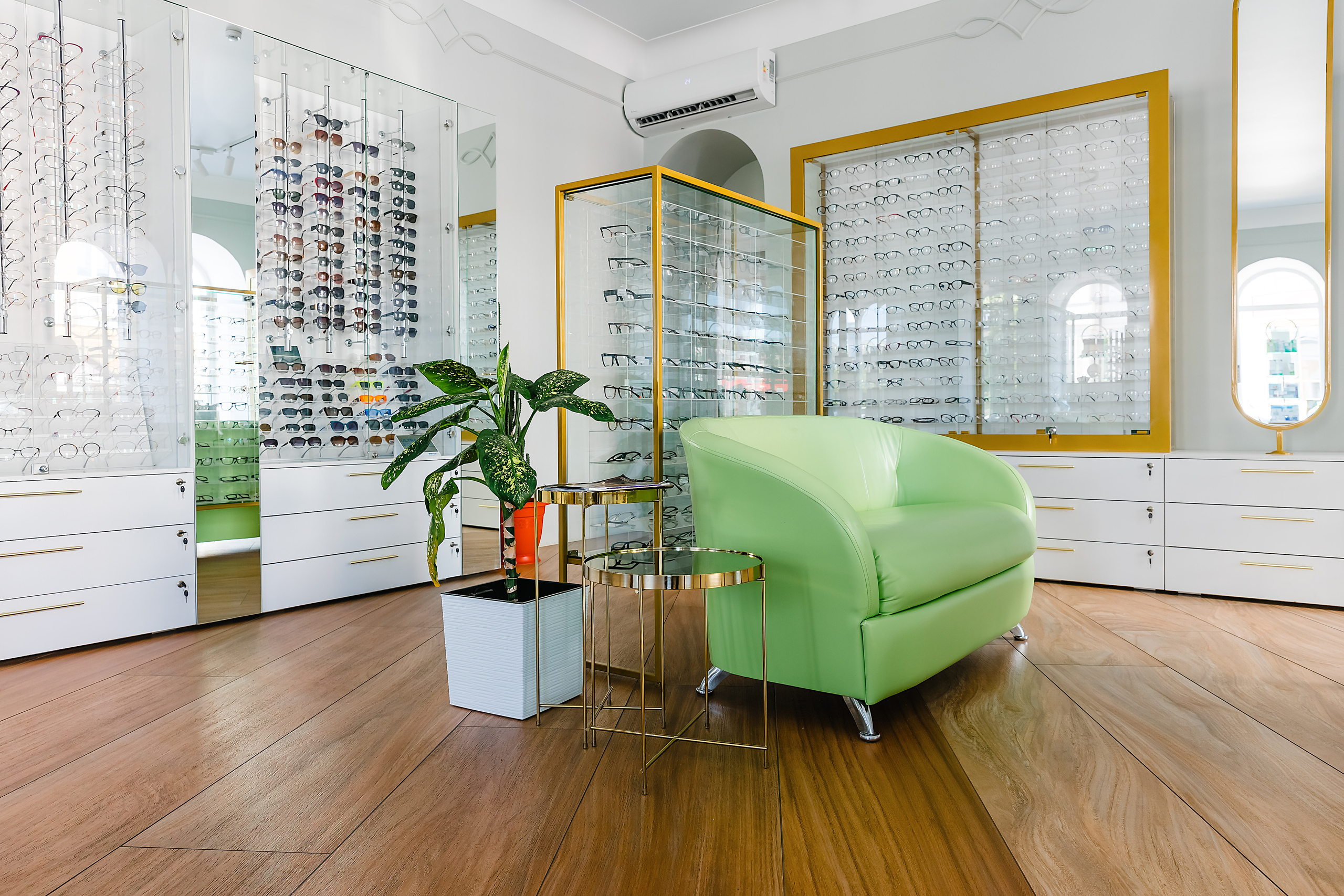 Салон «Оптик Лайф». Фотограф и видеограф в Улан-Удэ: Аюна Габагуева и Артём Шаханов