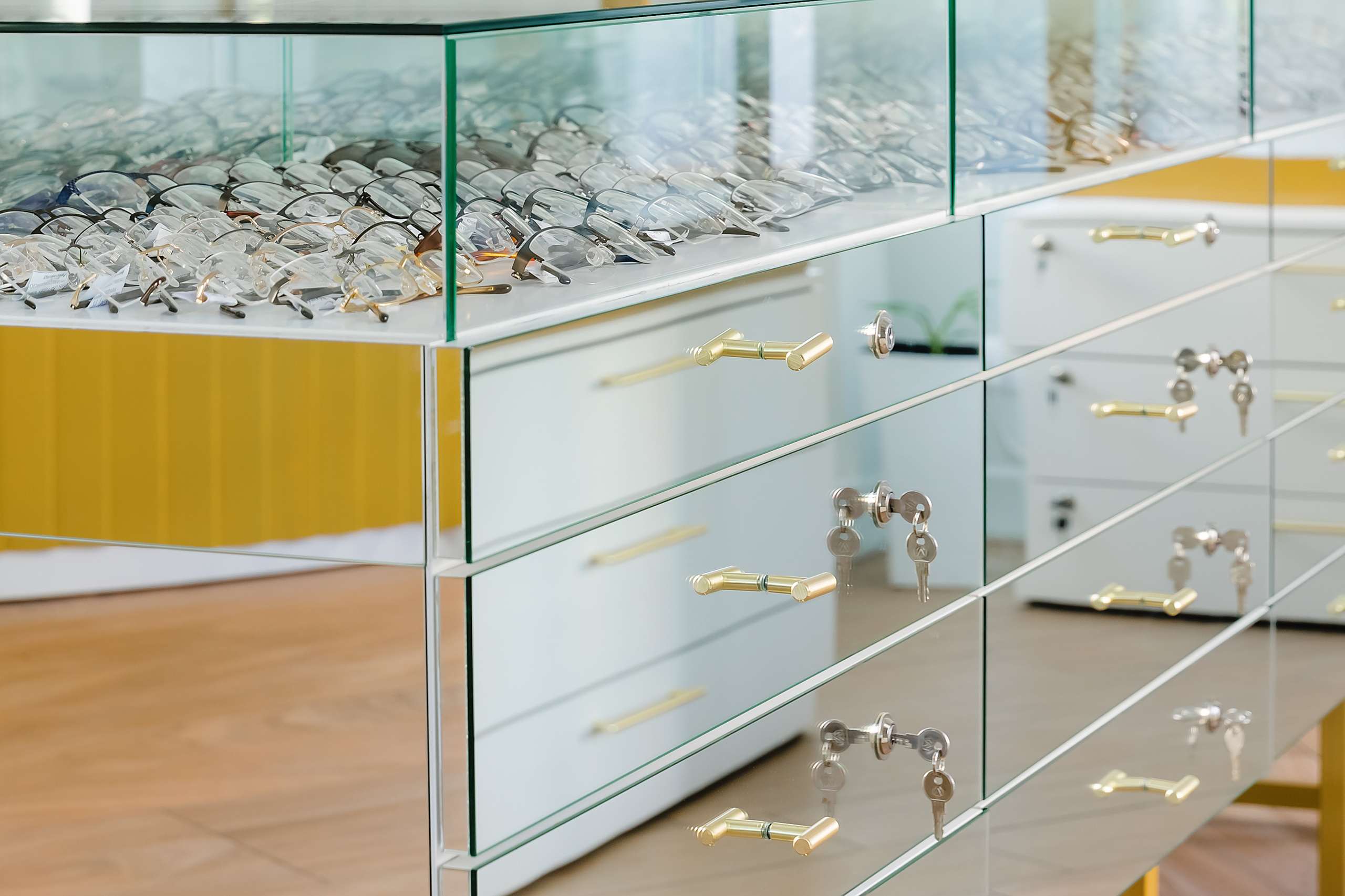 Салон «Оптик Лайф». Фотограф и видеограф в Улан-Удэ: Аюна Габагуева и Артём Шаханов