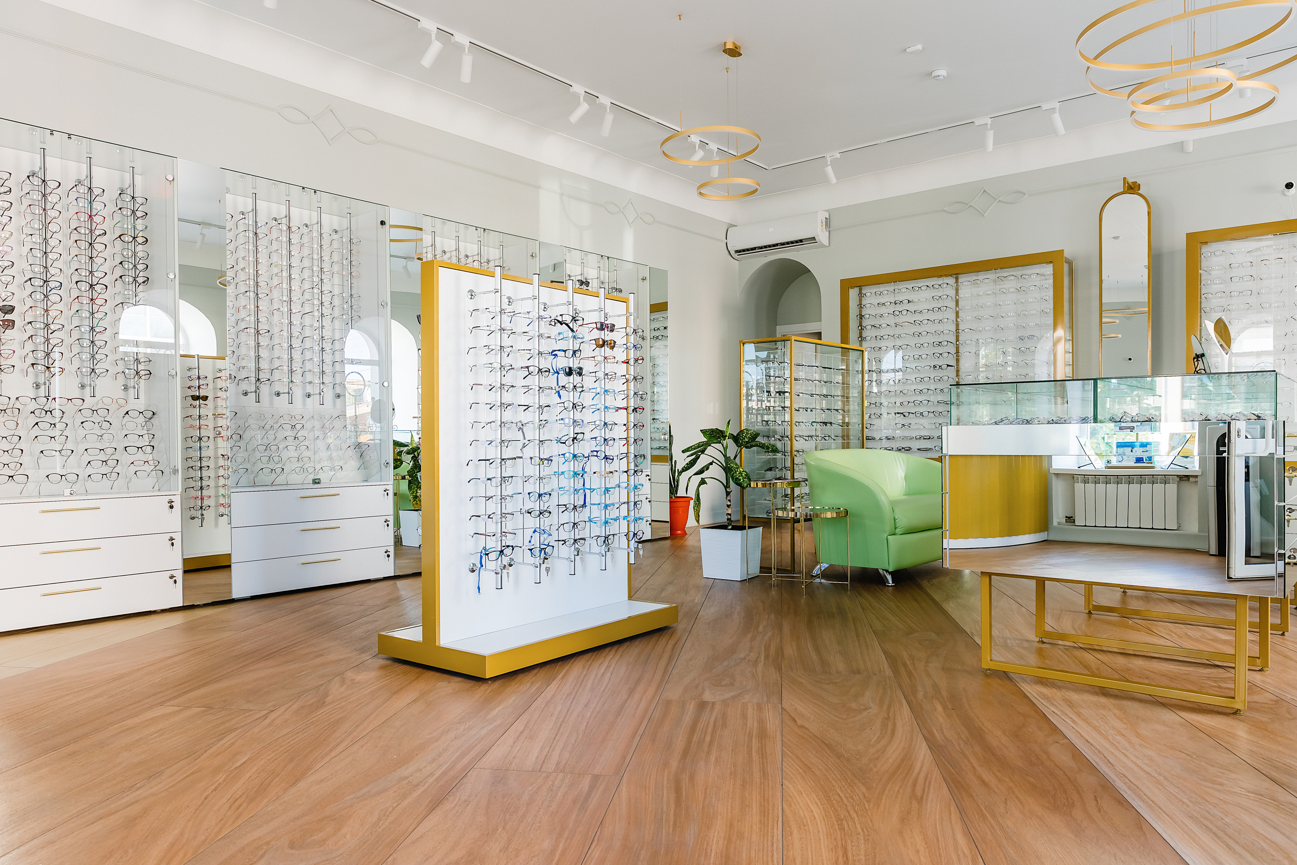 Салон «Оптик Лайф». Фотограф и видеограф в Улан-Удэ: Аюна Габагуева и Артём Шаханов