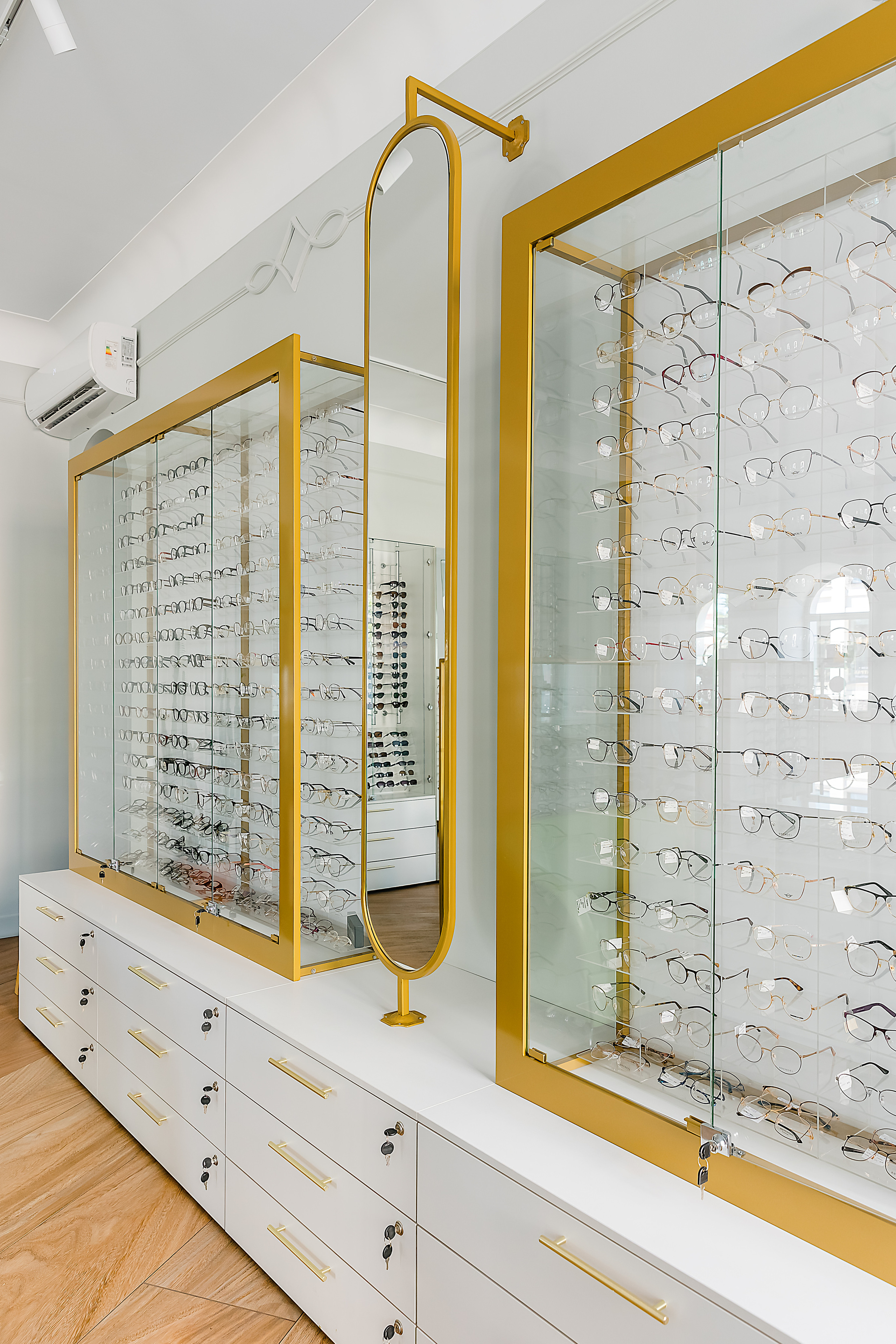 Салон «Оптик Лайф». Фотограф и видеограф в Улан-Удэ: Аюна Габагуева и Артём Шаханов