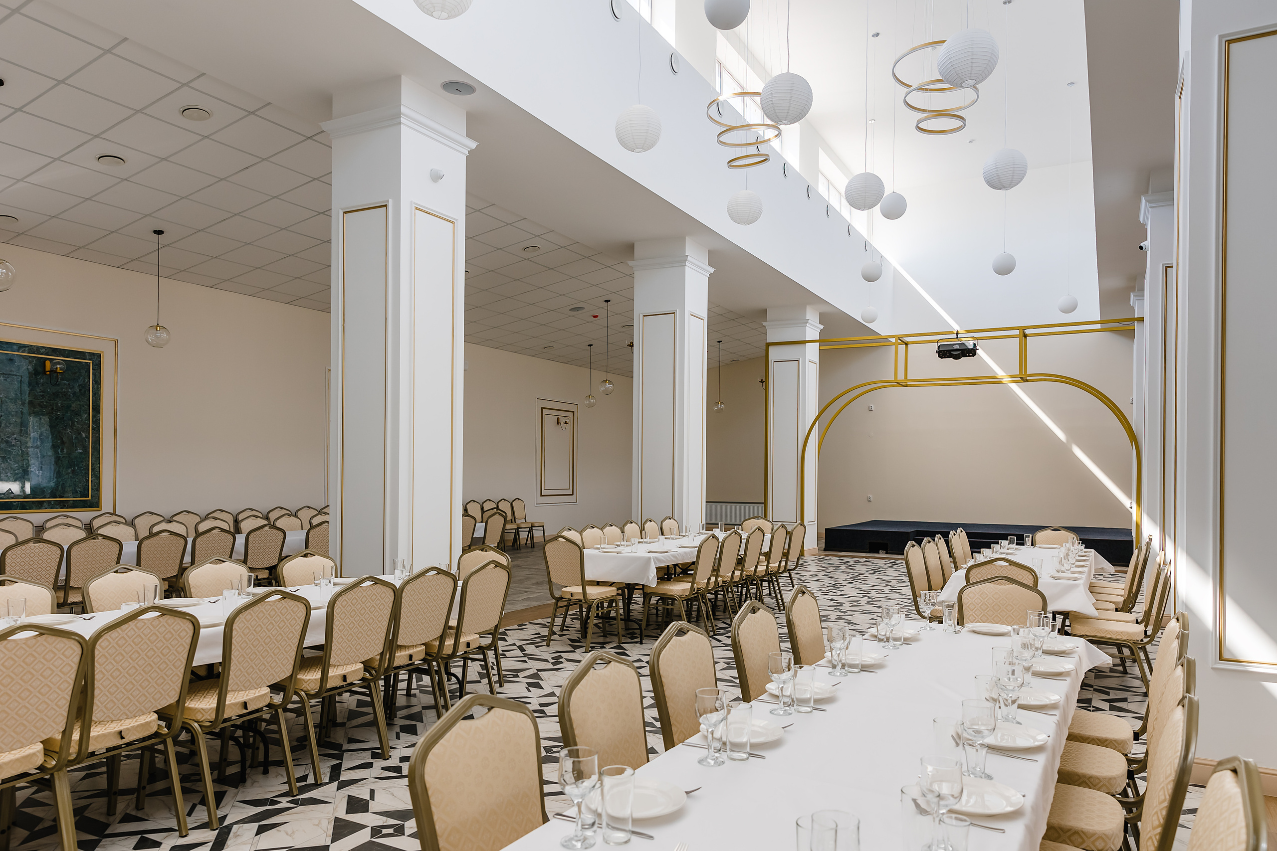 «Холл» на Борсоева. Фотограф и видеограф в Улан-Удэ: Аюна Габагуева и Артём Шаханов