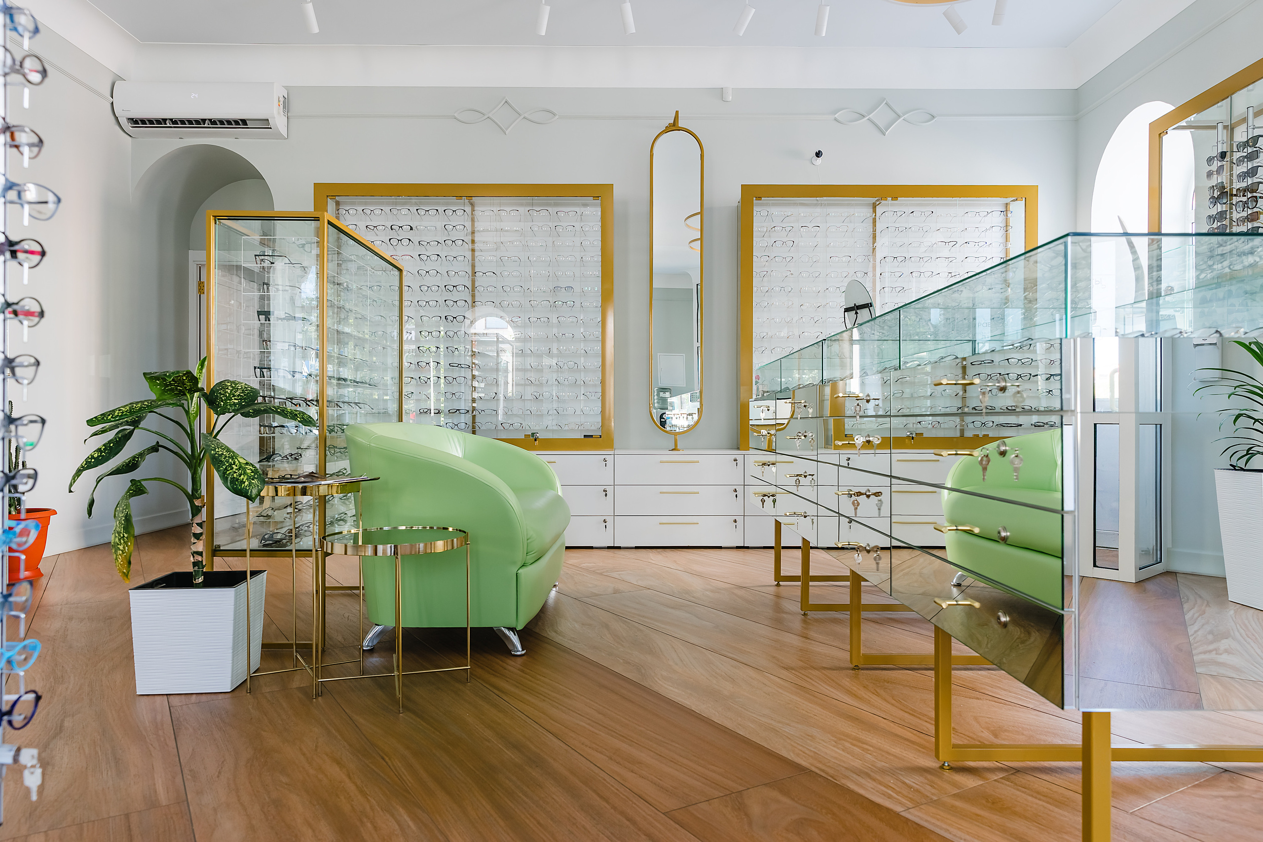 Салон «Оптик Лайф». Фотограф и видеограф в Улан-Удэ: Аюна Габагуева и Артём Шаханов