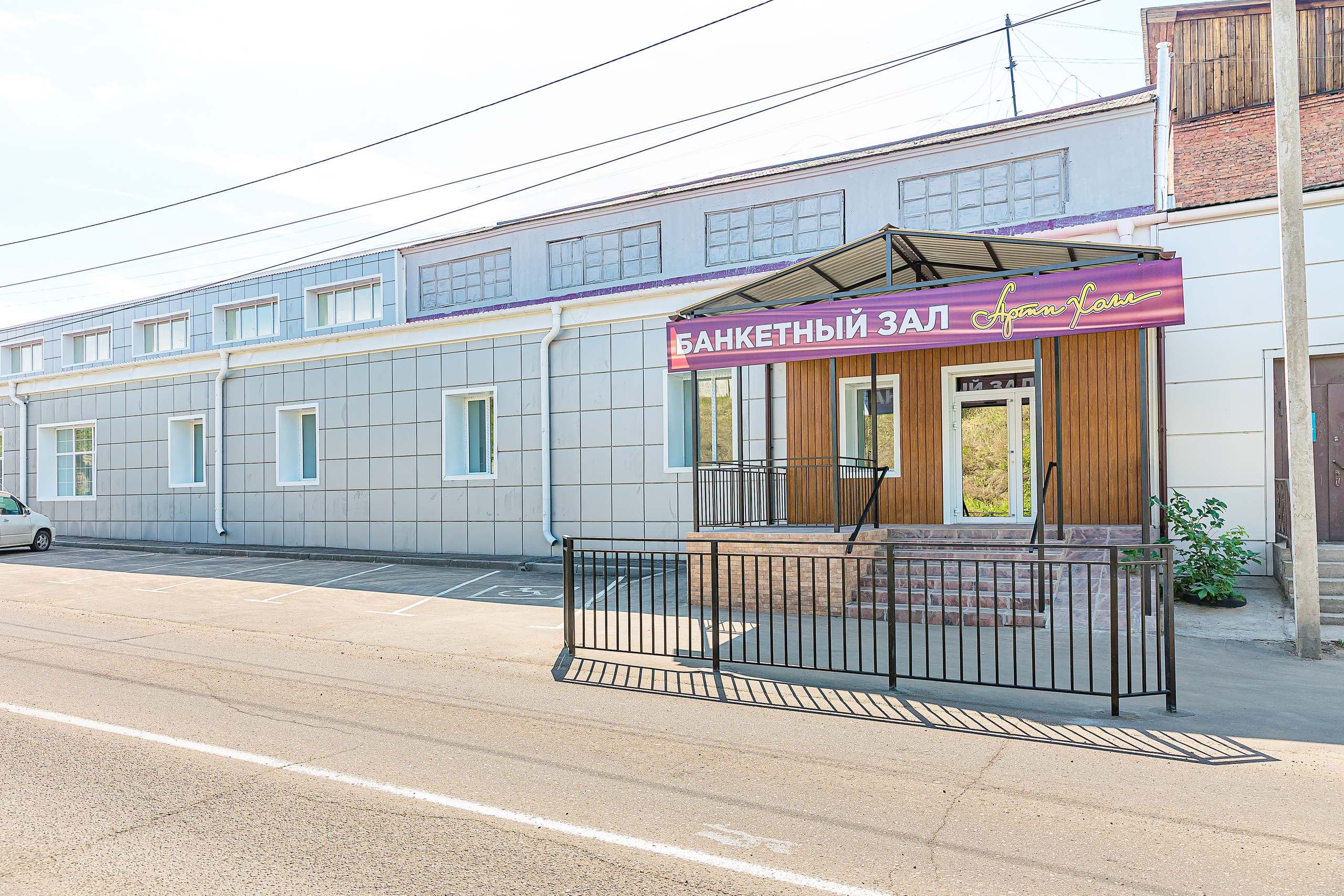 «Холл» на Борсоева. Фотограф и видеограф в Улан-Удэ: Аюна Габагуева и Артём Шаханов