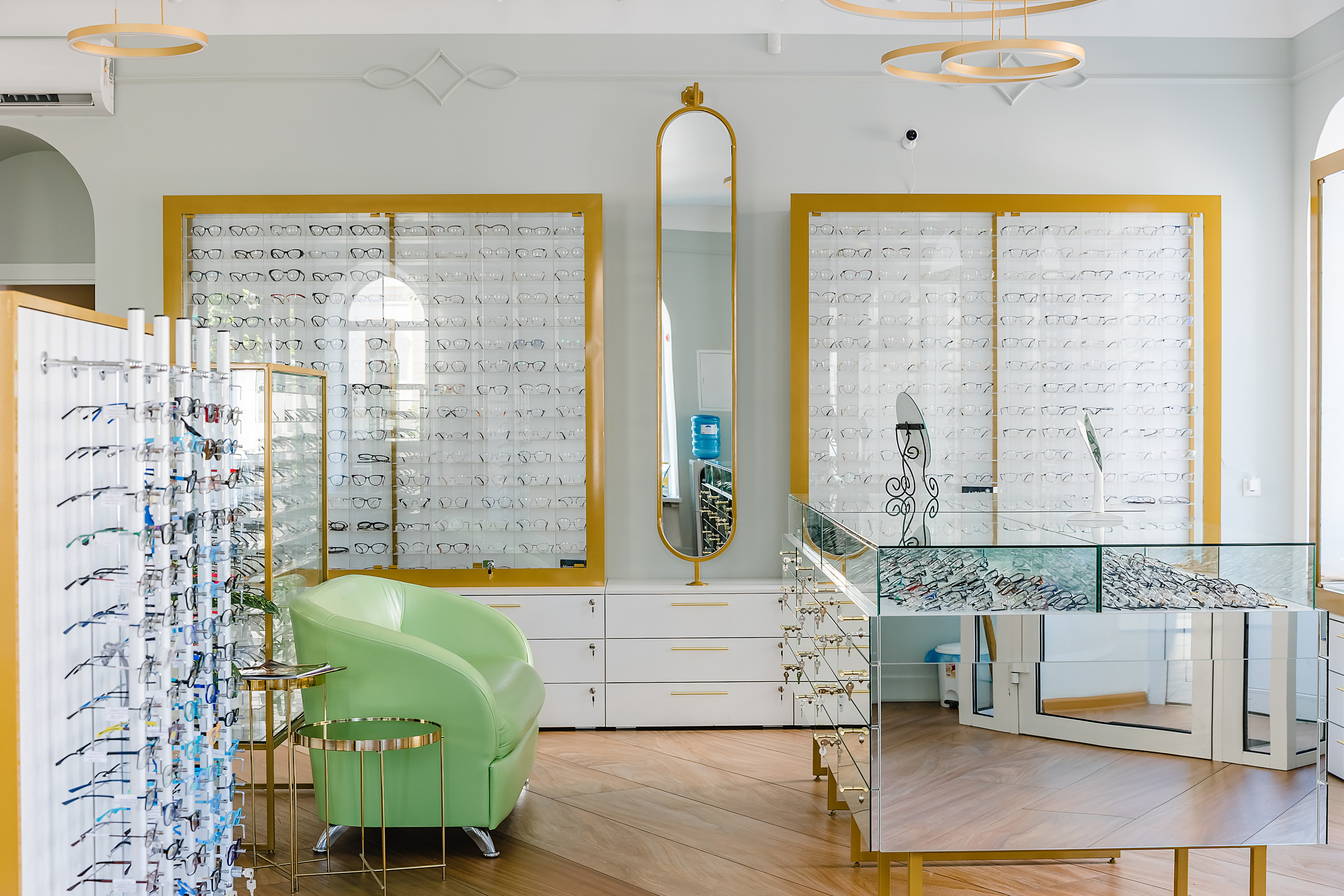 Салон «Оптик Лайф». Фотограф и видеограф в Улан-Удэ: Аюна Габагуева и Артём Шаханов