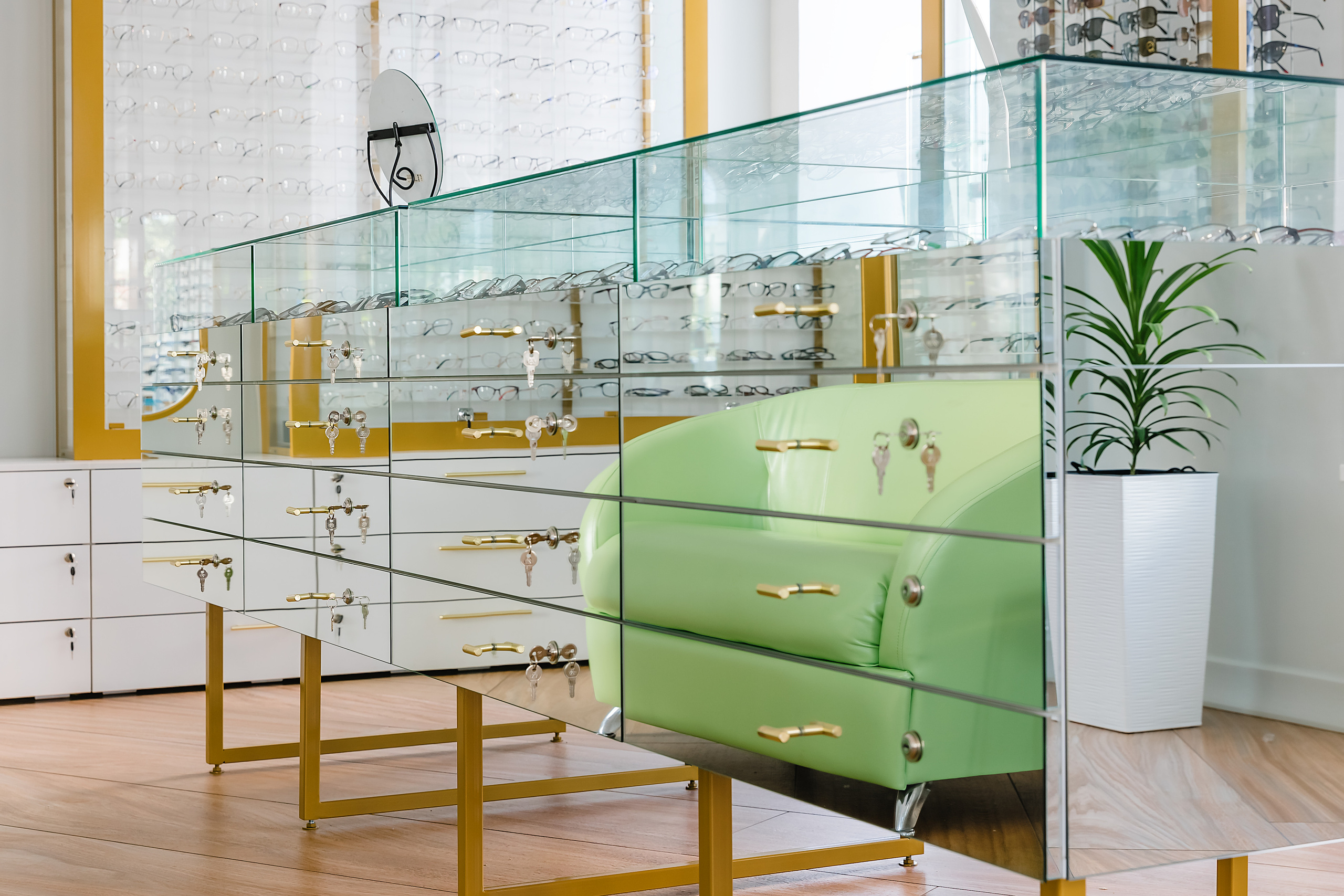 Салон «Оптик Лайф». Фотограф и видеограф в Улан-Удэ: Аюна Габагуева и Артём Шаханов