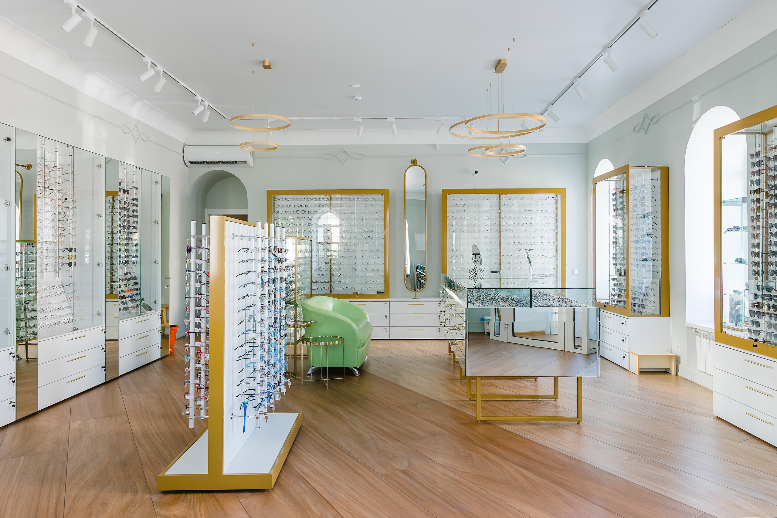 Салон «Оптик Лайф». Фотограф и видеограф в Улан-Удэ: Аюна Габагуева и Артём Шаханов