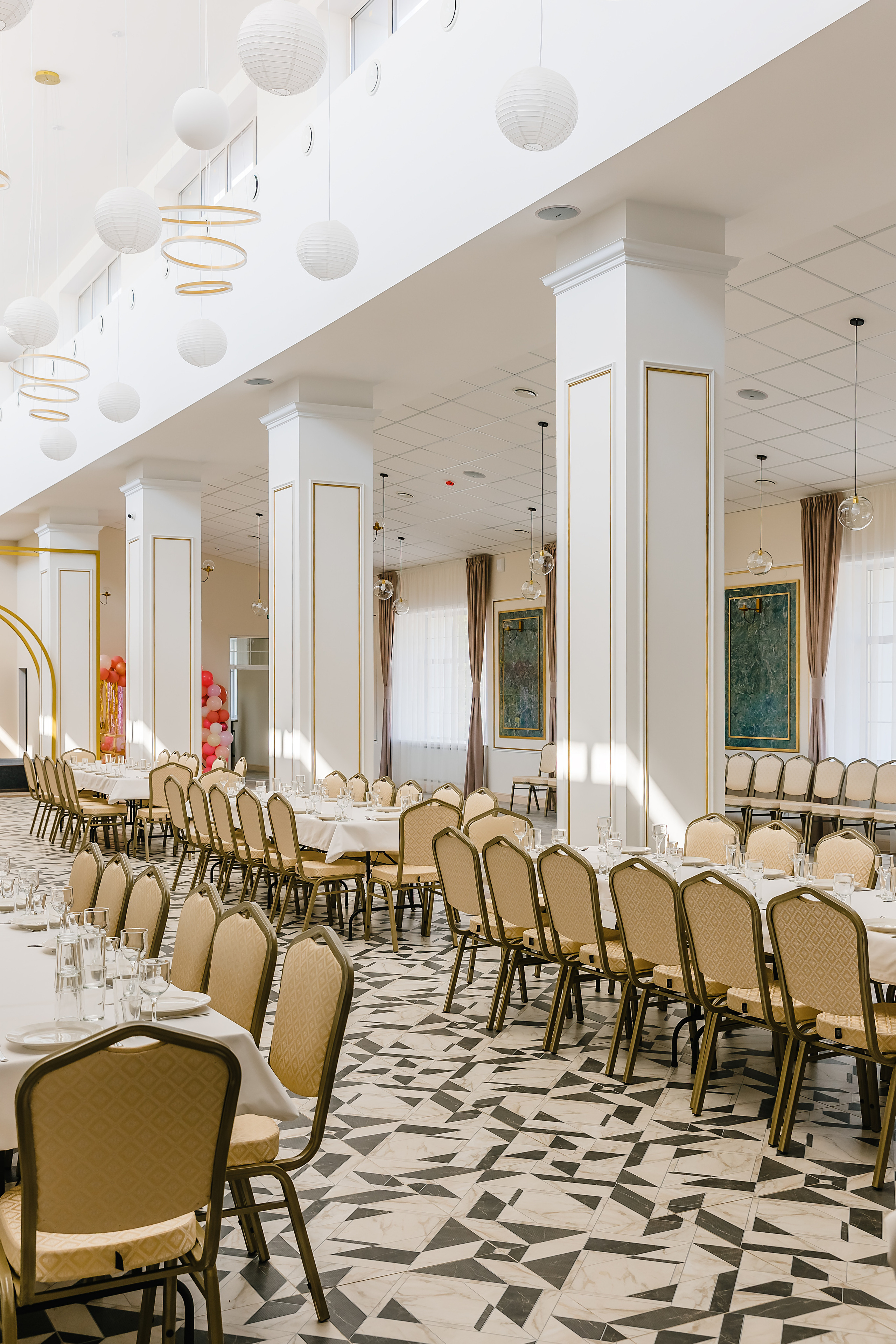 «Холл» на Борсоева. Фотограф и видеограф в Улан-Удэ: Аюна Габагуева и Артём Шаханов