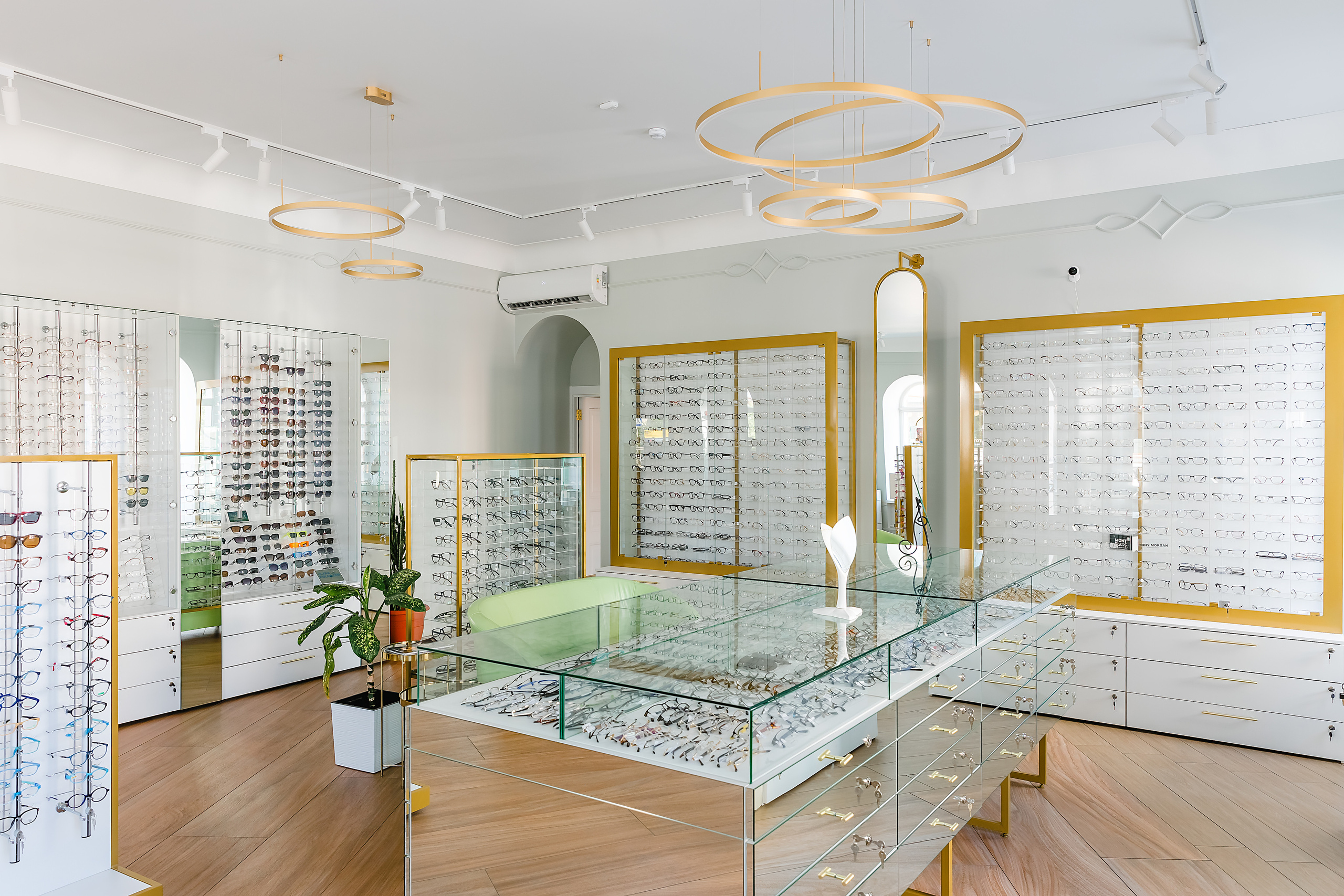 Салон «Оптик Лайф». Фотограф и видеограф в Улан-Удэ: Аюна Габагуева и Артём Шаханов