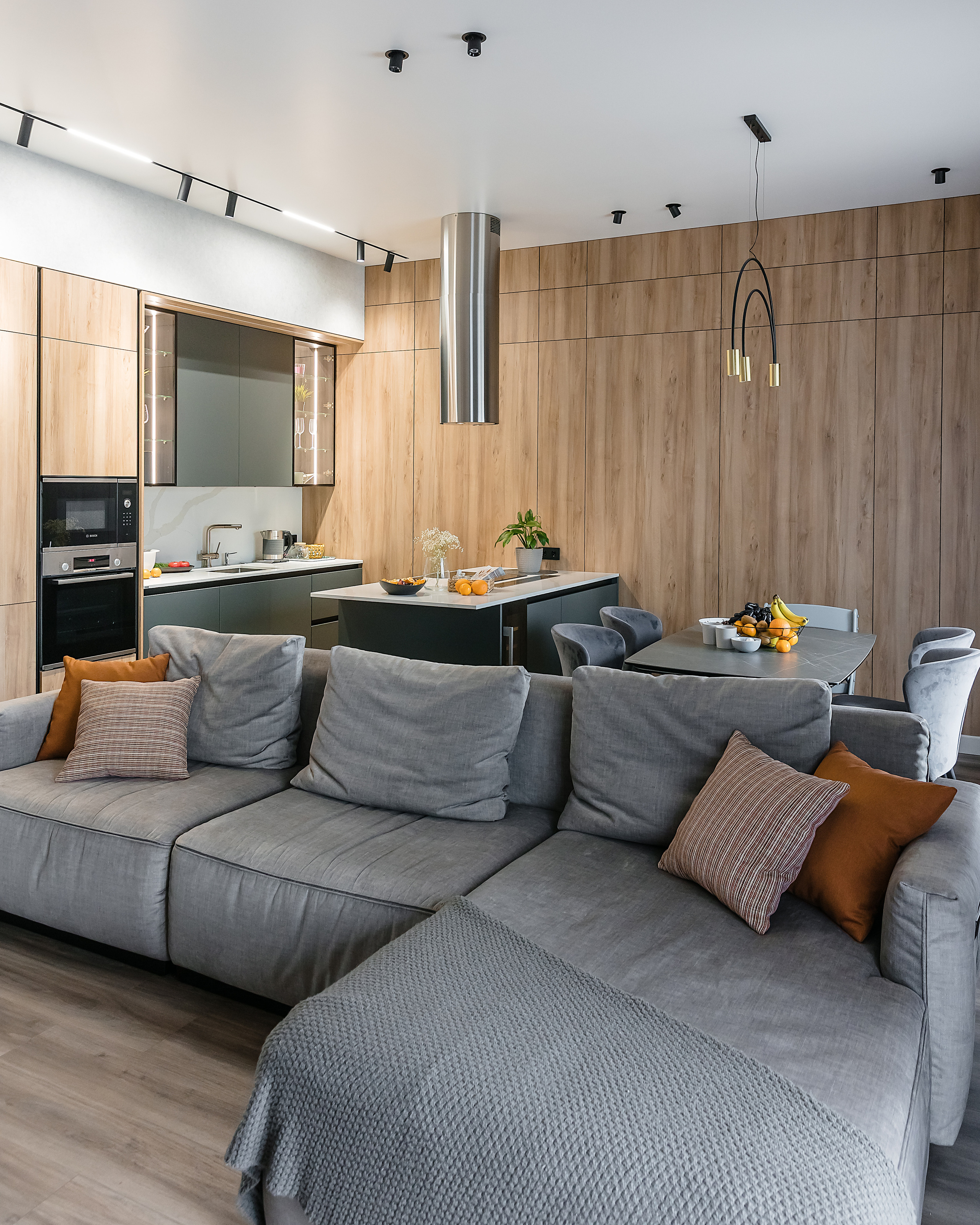 Дом на Тобольской. Фотограф и видеограф в Улан-Удэ: Аюна Габагуева и Артём Шаханов