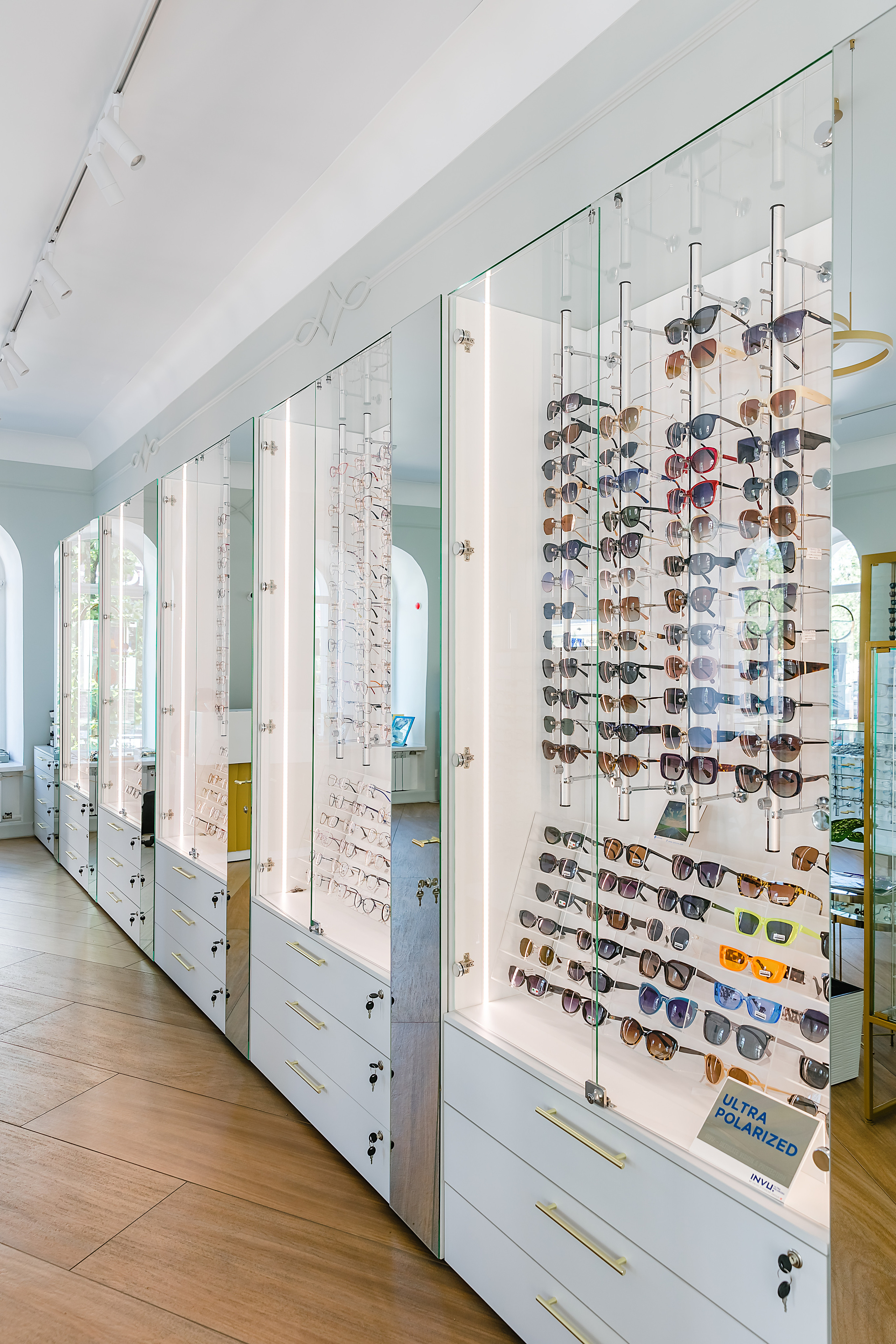 Салон «Оптик Лайф». Фотограф и видеограф в Улан-Удэ: Аюна Габагуева и Артём Шаханов