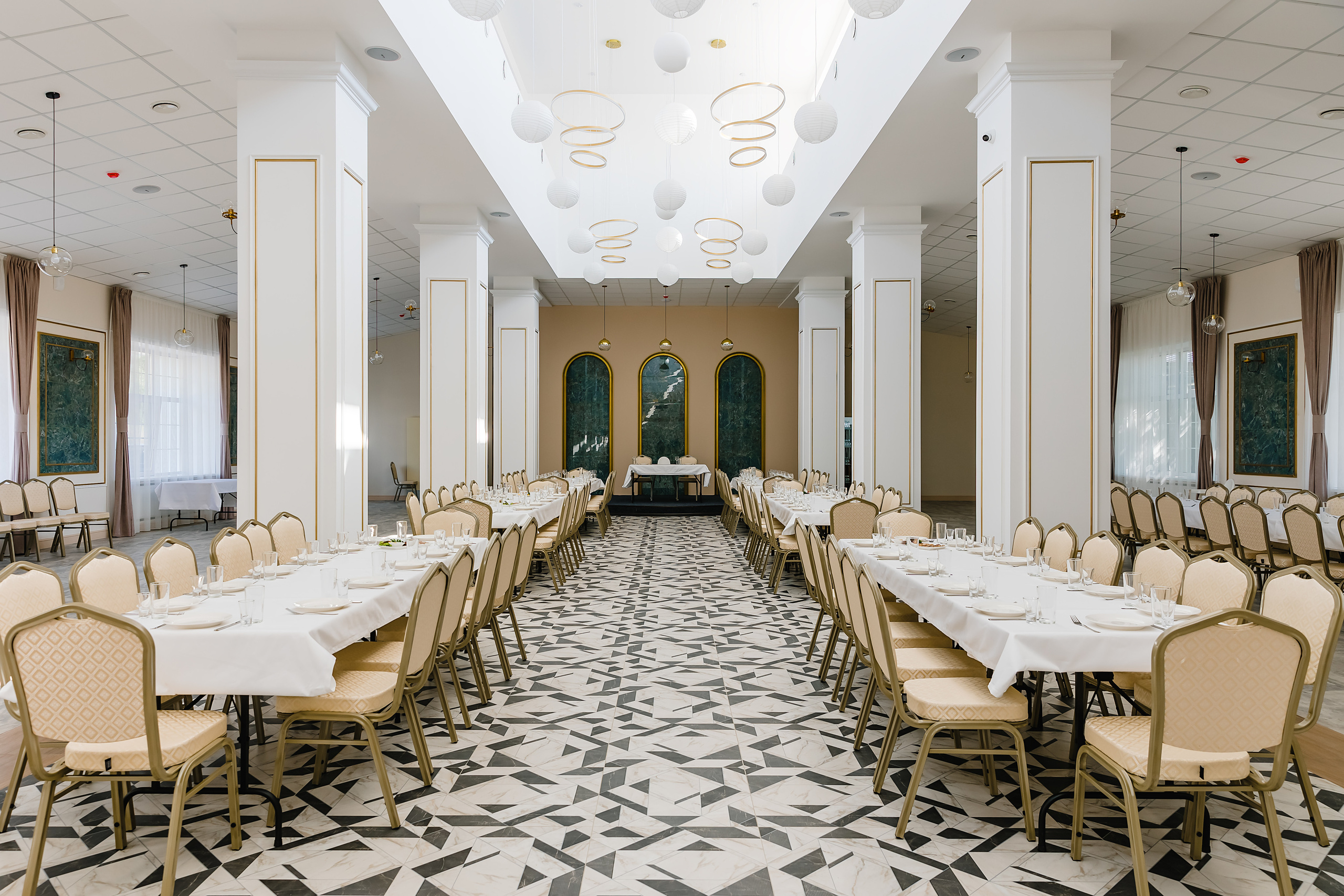 «Холл» на Борсоева. Фотограф и видеограф в Улан-Удэ: Аюна Габагуева и Артём Шаханов