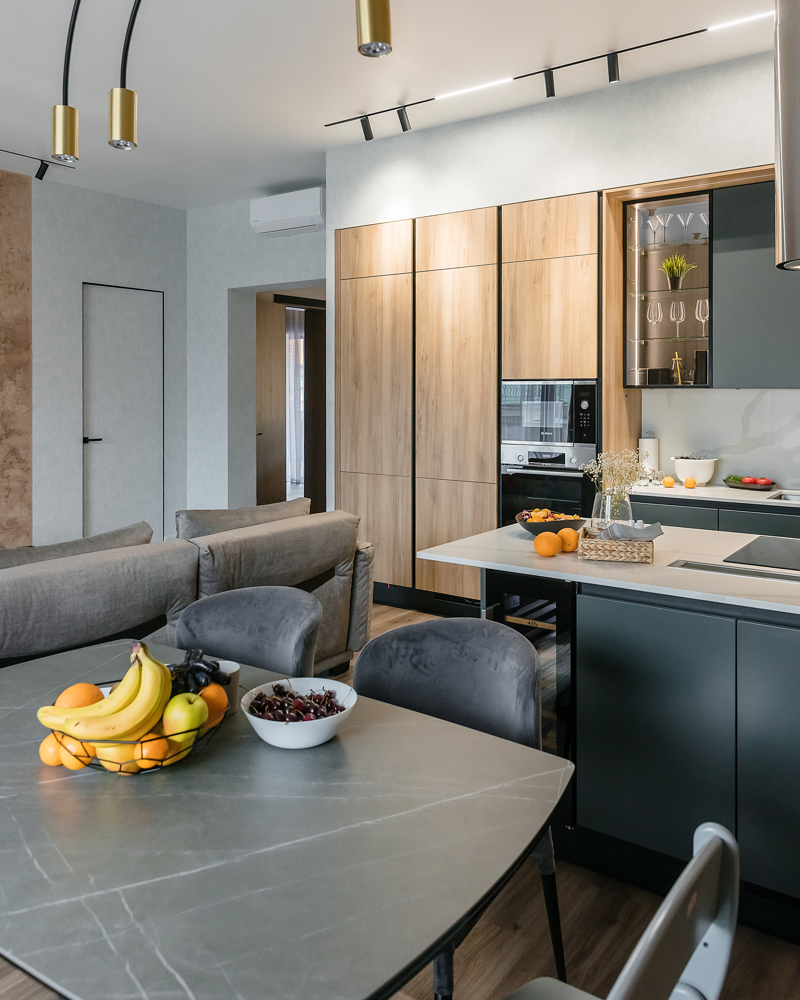 Дом на Тобольской. Фотограф и видеограф в Улан-Удэ: Аюна Габагуева и Артём Шаханов