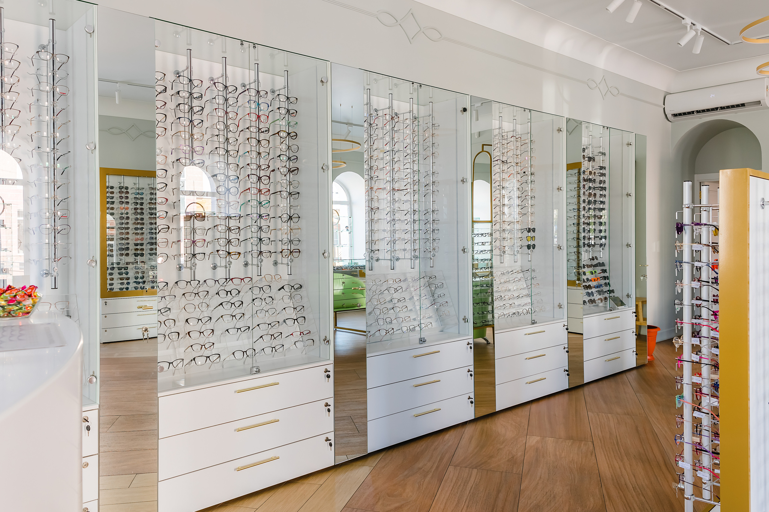 Салон «Оптик Лайф». Фотограф и видеограф в Улан-Удэ: Аюна Габагуева и Артём Шаханов