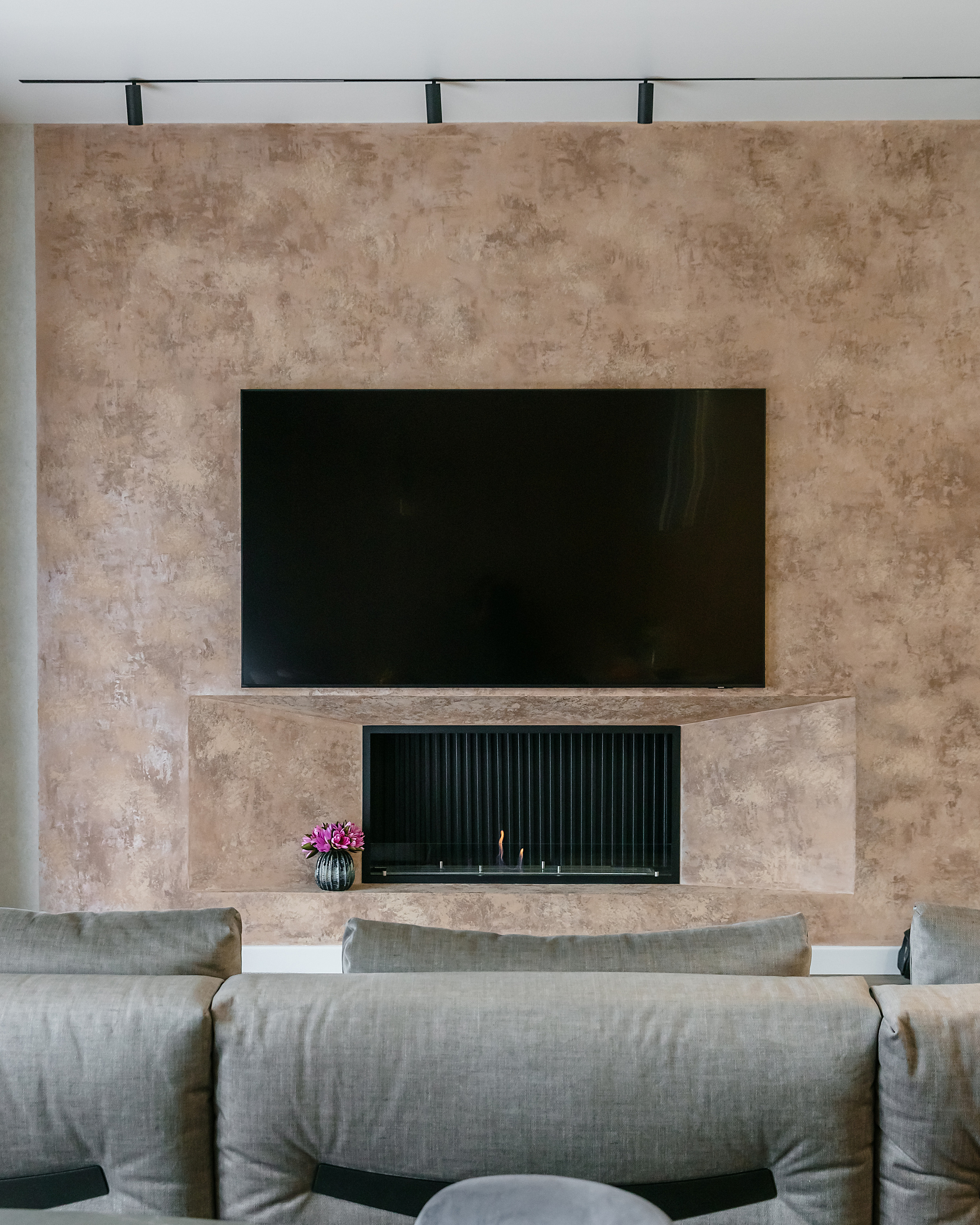 Дом на Тобольской. Фотограф и видеограф в Улан-Удэ: Аюна Габагуева и Артём Шаханов