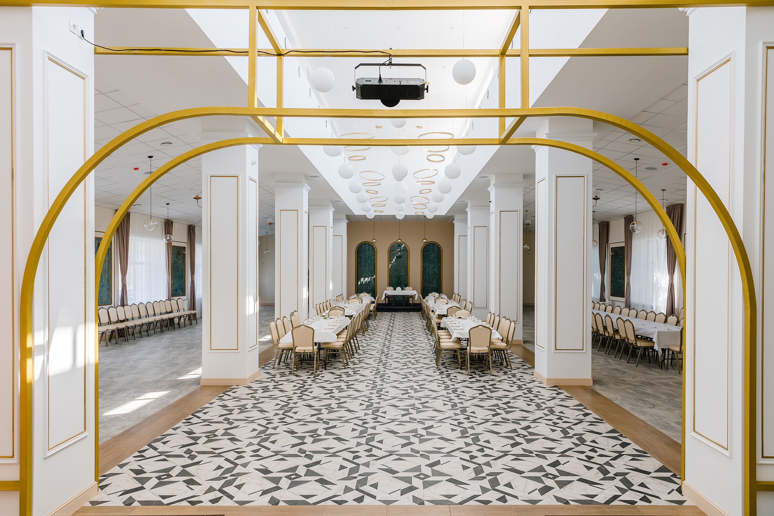 «Холл» на Борсоева. Фотограф и видеограф в Улан-Удэ: Аюна Габагуева и Артём Шаханов