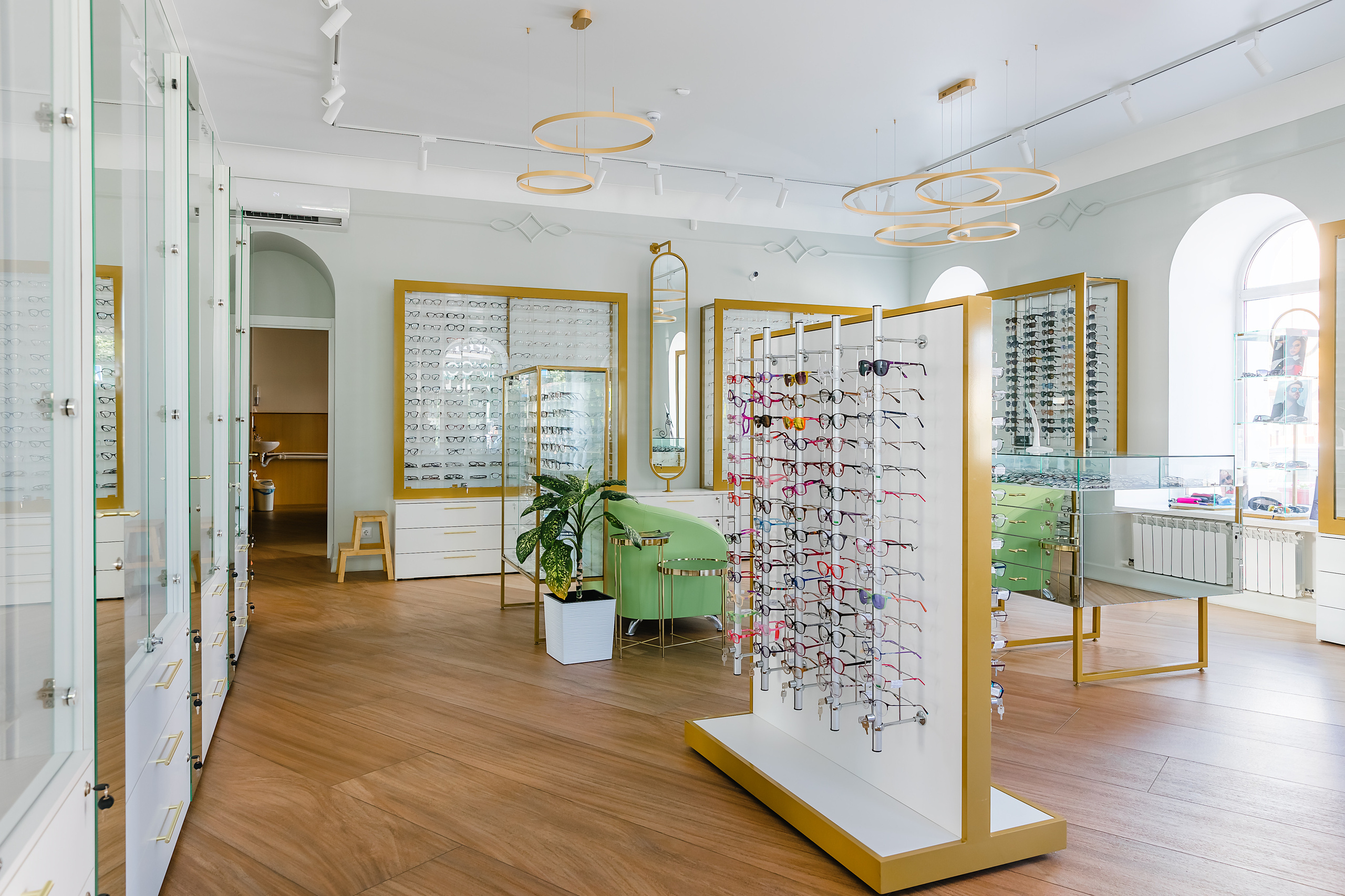 Салон «Оптик Лайф». Фотограф и видеограф в Улан-Удэ: Аюна Габагуева и Артём Шаханов