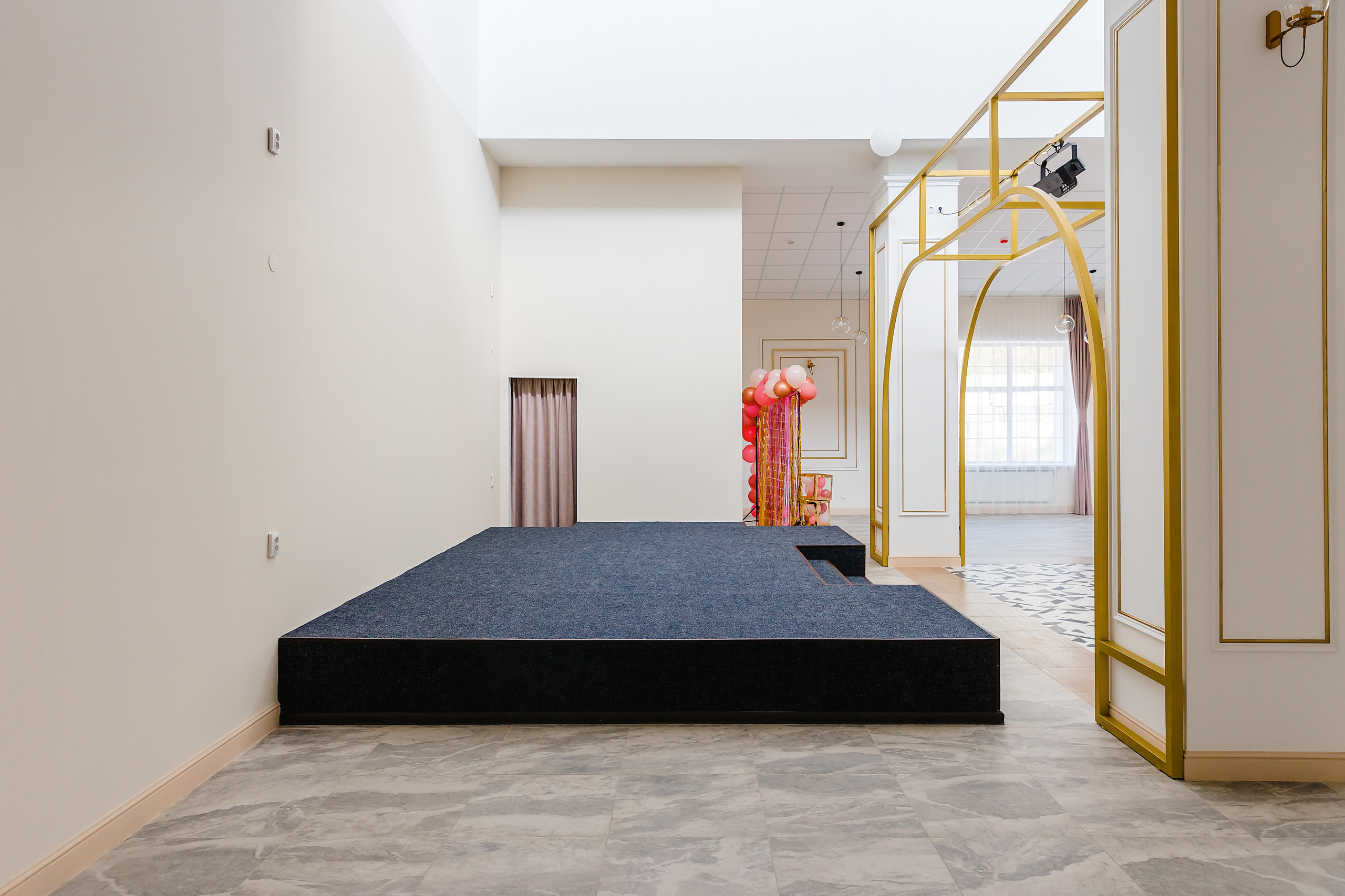 «Холл» на Борсоева. Фотограф и видеограф в Улан-Удэ: Аюна Габагуева и Артём Шаханов