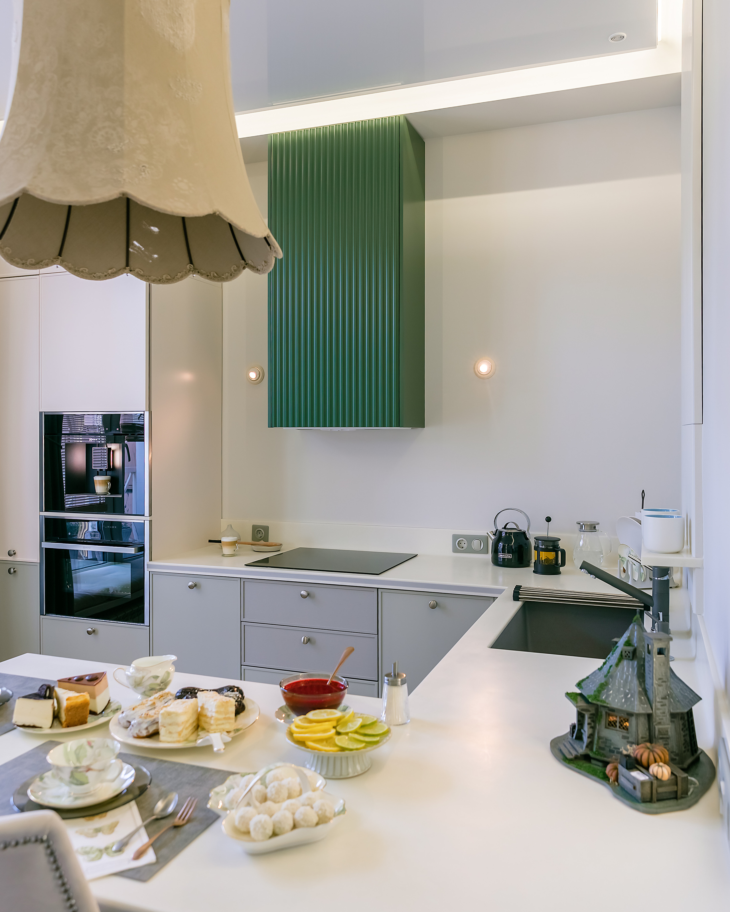 Кабинет на Ленина. Фотограф и видеограф в Улан-Удэ: Аюна Габагуева и Артём Шаханов