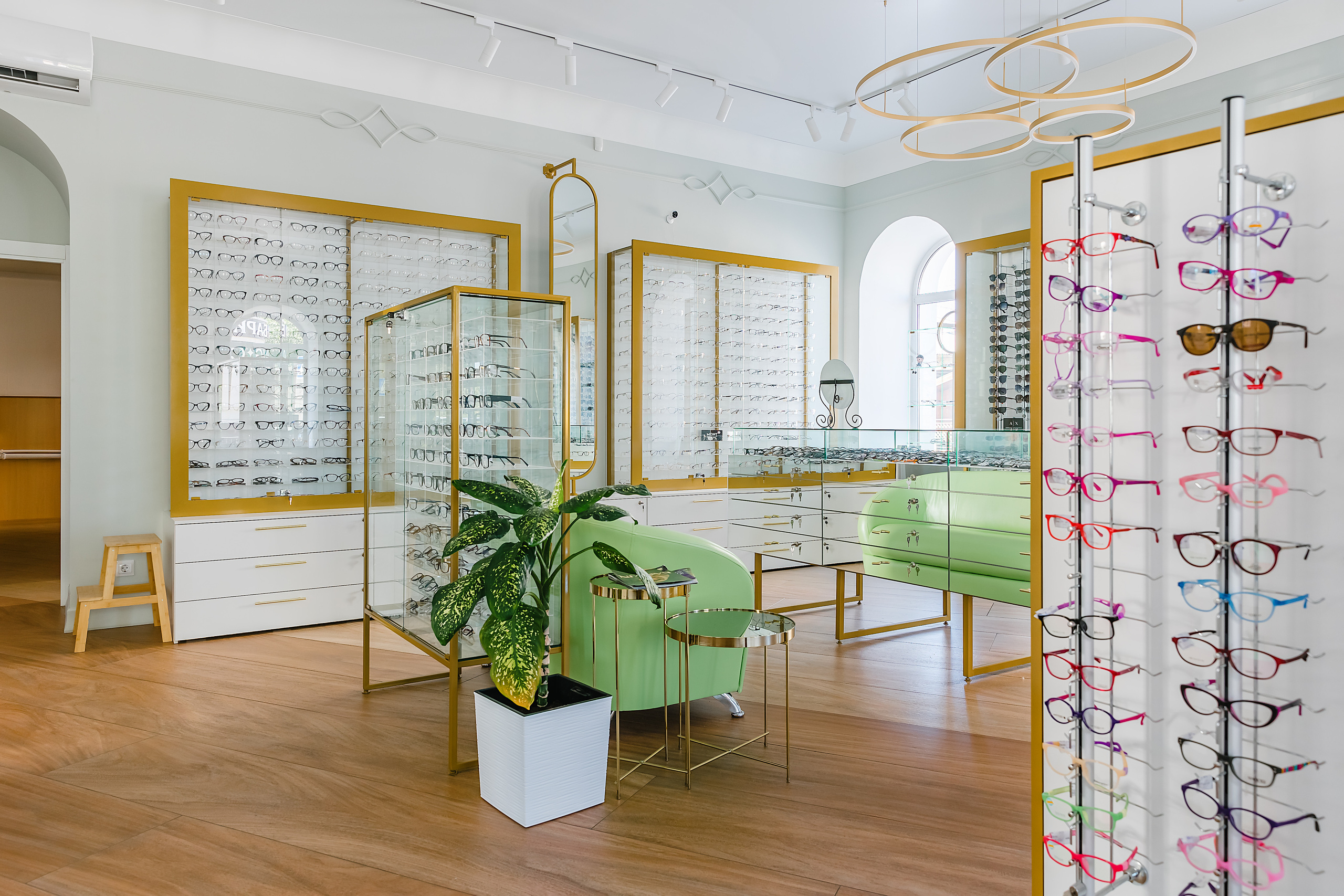 Салон «Оптик Лайф». Фотограф и видеограф в Улан-Удэ: Аюна Габагуева и Артём Шаханов