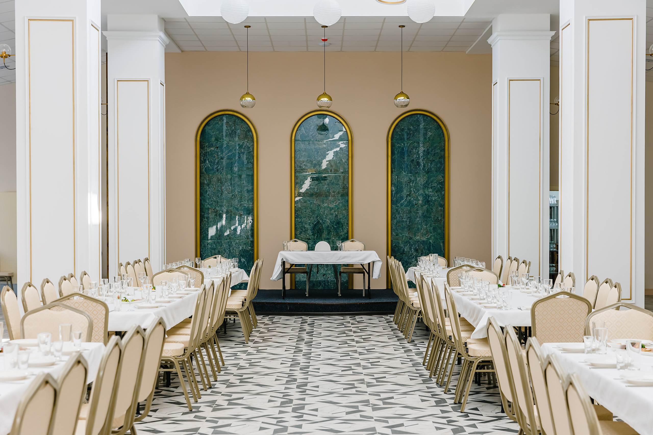 «Холл» на Борсоева. Фотограф и видеограф в Улан-Удэ: Аюна Габагуева и Артём Шаханов