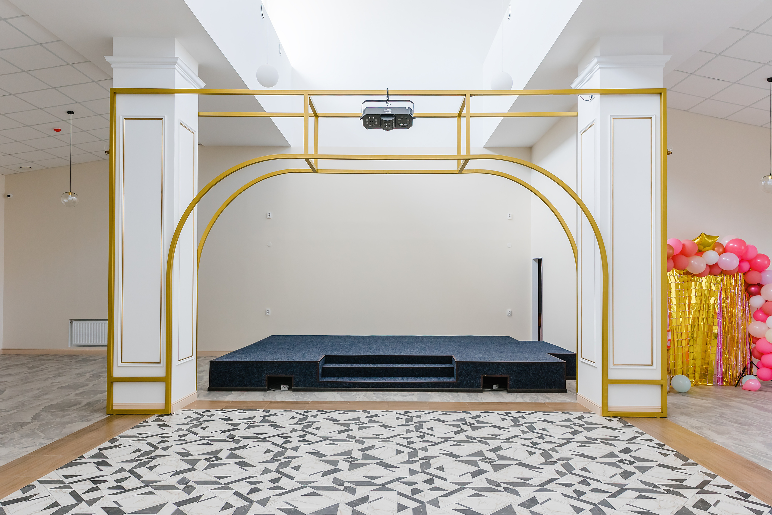 «Холл» на Борсоева. Фотограф и видеограф в Улан-Удэ: Аюна Габагуева и Артём Шаханов