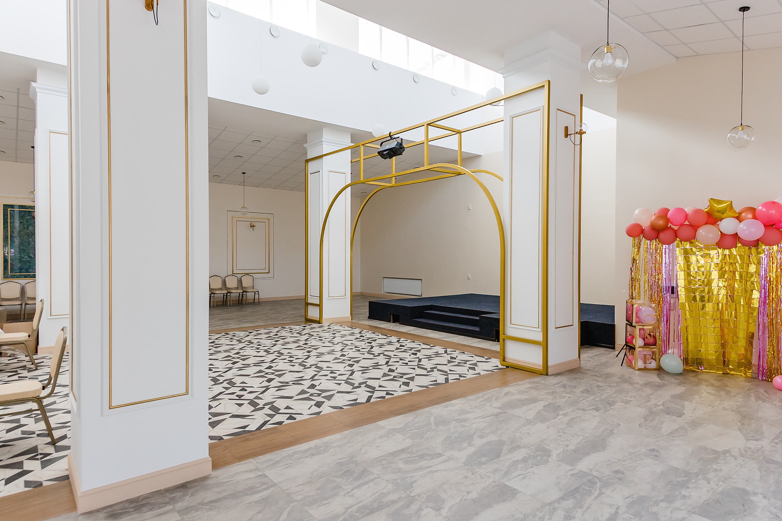 «Холл» на Борсоева. Фотограф и видеограф в Улан-Удэ: Аюна Габагуева и Артём Шаханов