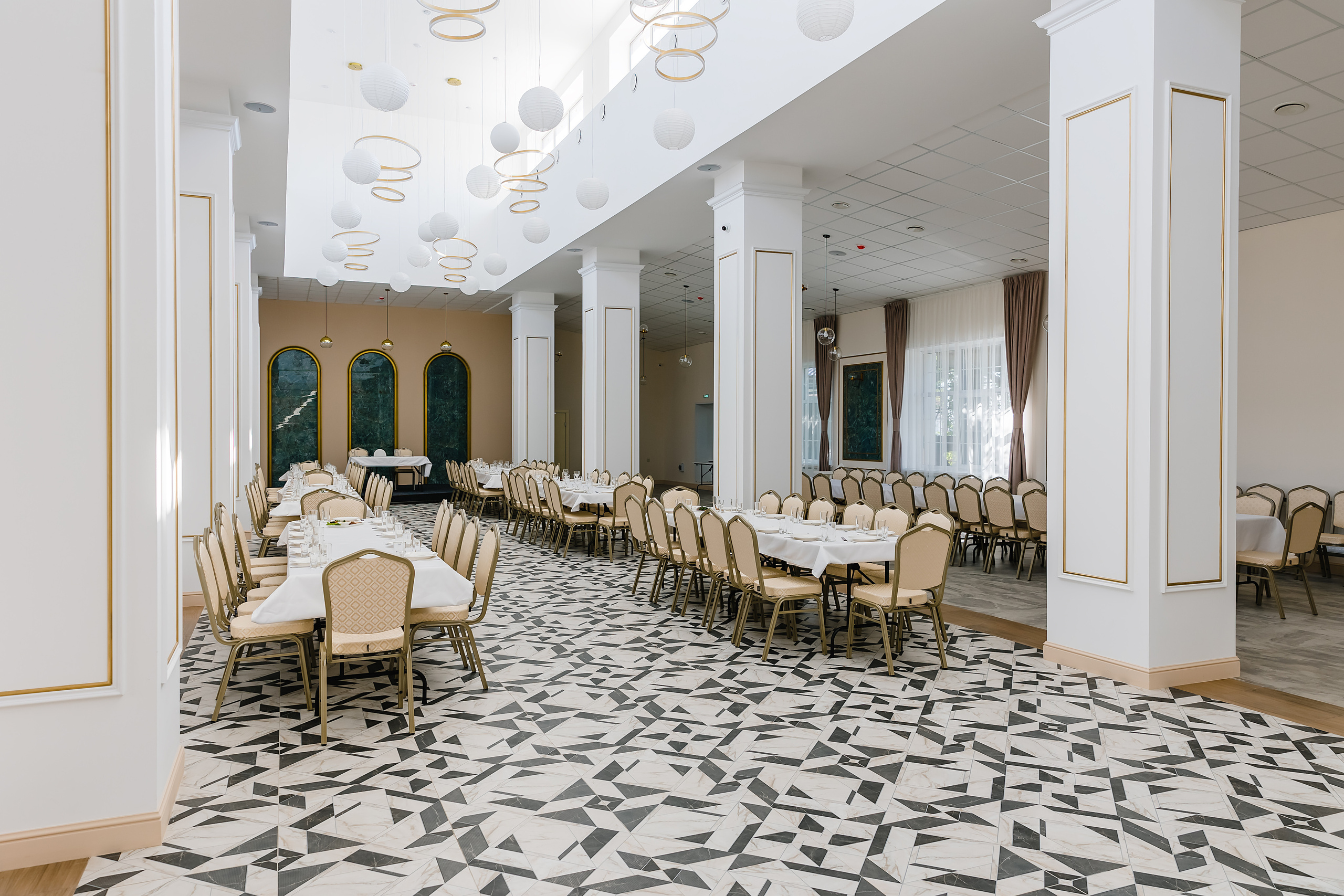 «Холл» на Борсоева. Фотограф и видеограф в Улан-Удэ: Аюна Габагуева и Артём Шаханов