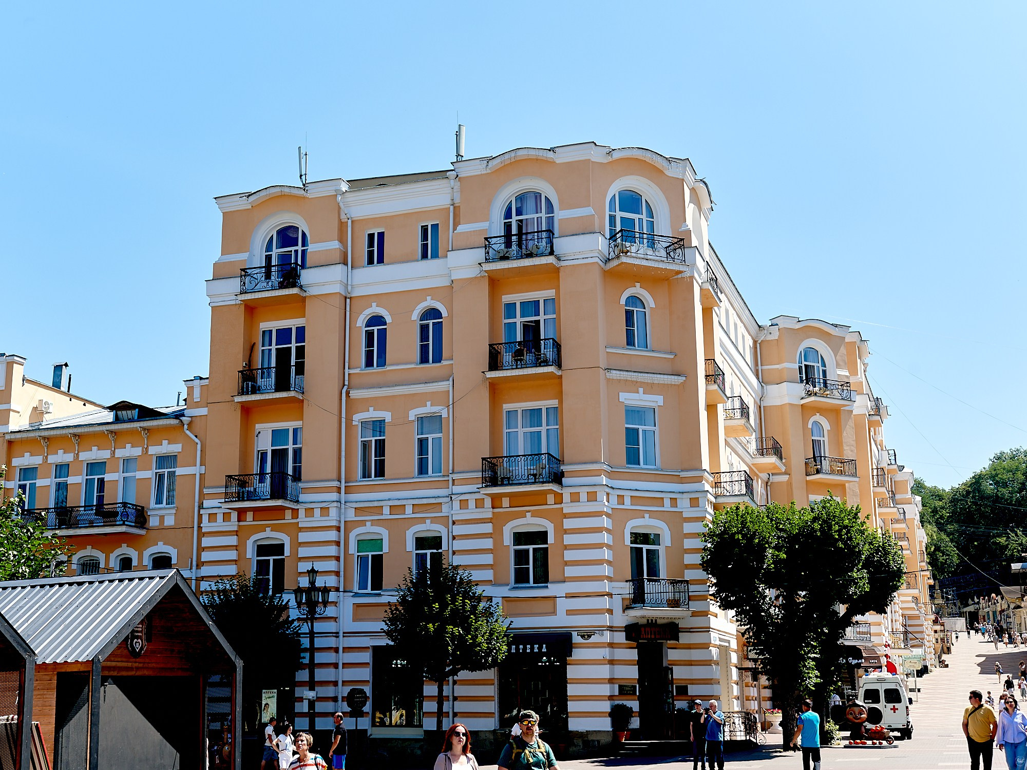 Кисловодск, Россия. Август 2024. Фотографии отовсюду и обо всем