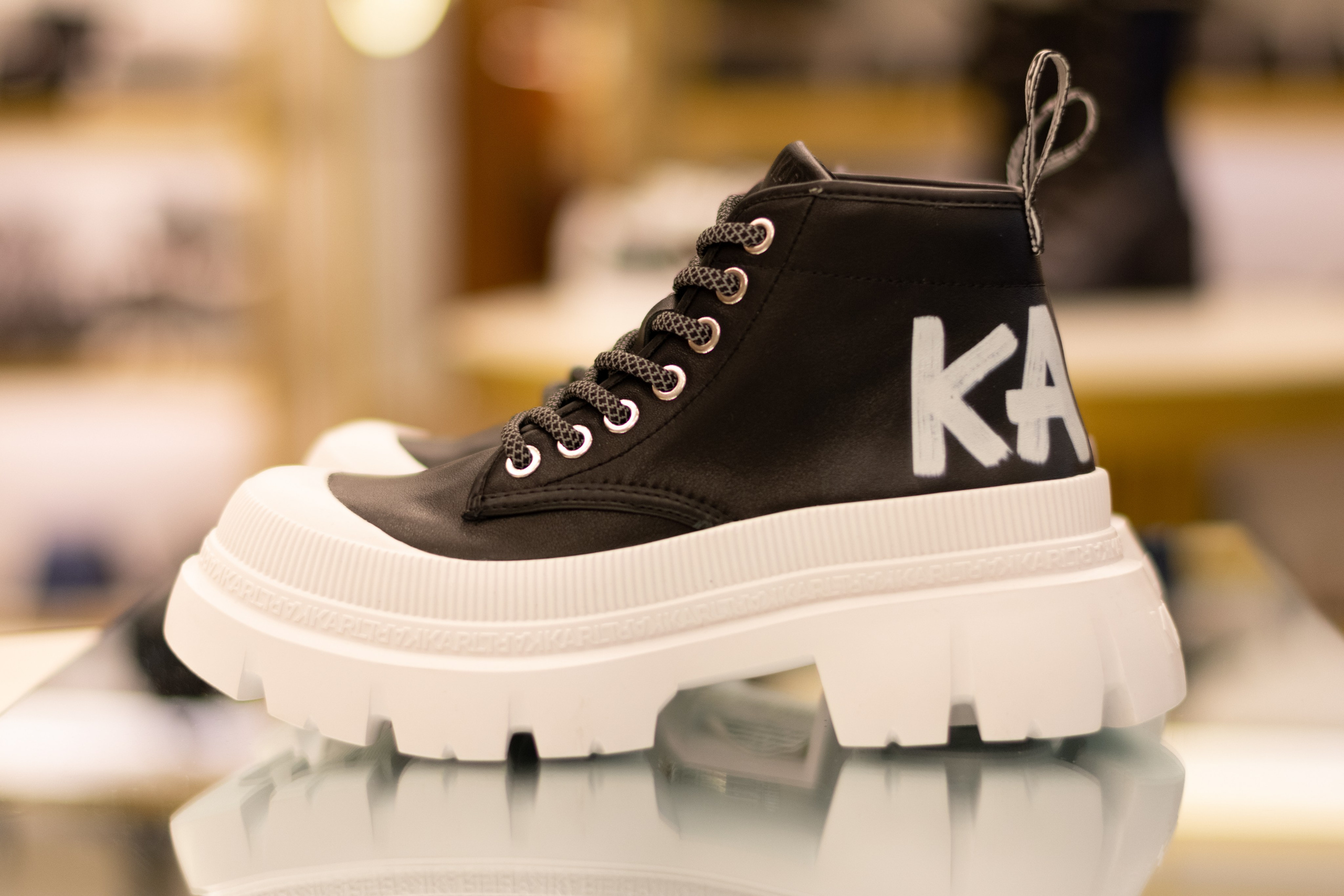 Для организаций. Предметная фотосессия для обувного магазина Capsula. Фотограф/видеограф Богдан Голованов