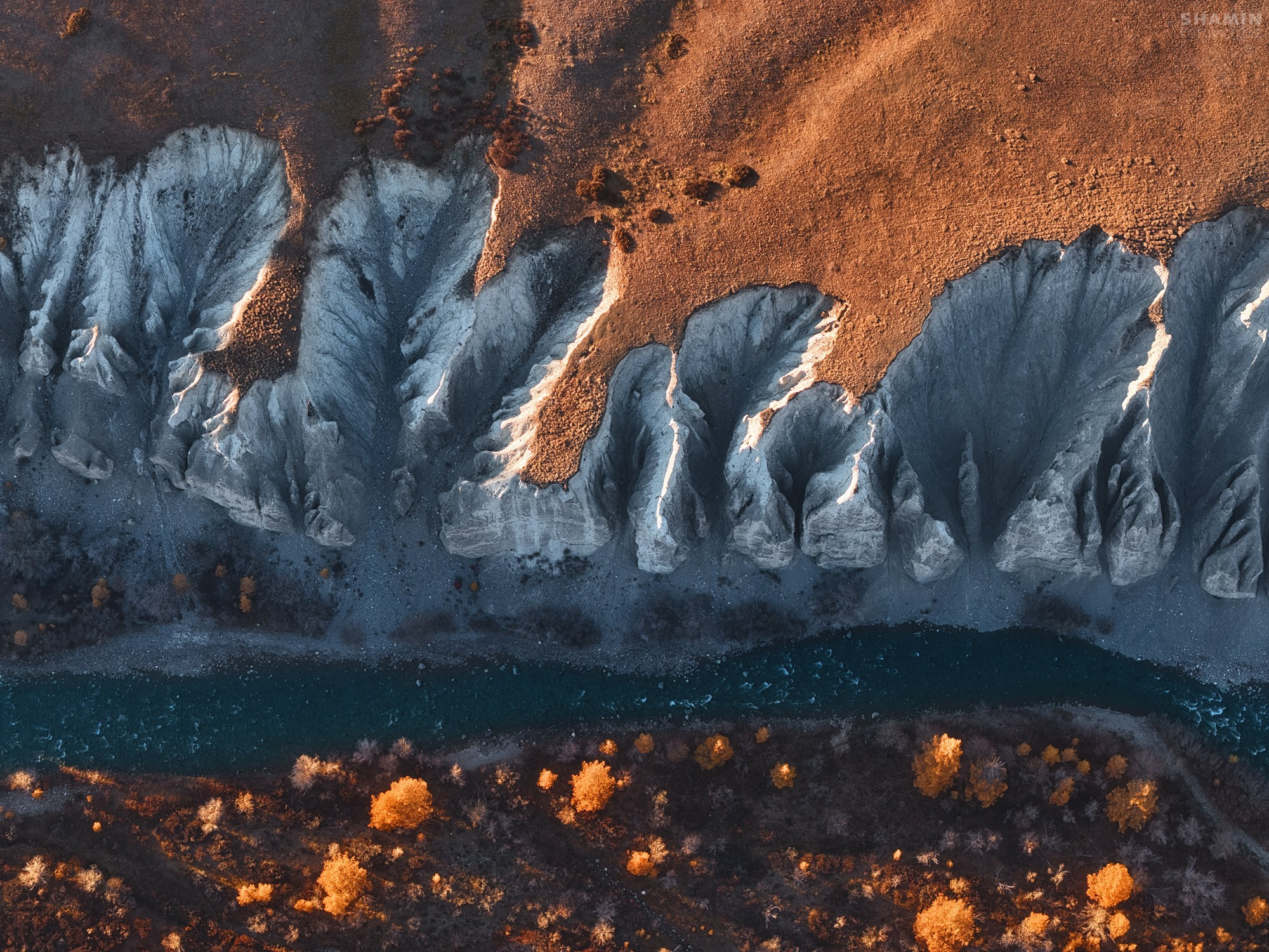 Алтай — пейзажная фотография Константина Шамина. Горы, реки и долины Алтая, природный свет, аэрофотосъёмка и классические пейзажи России.