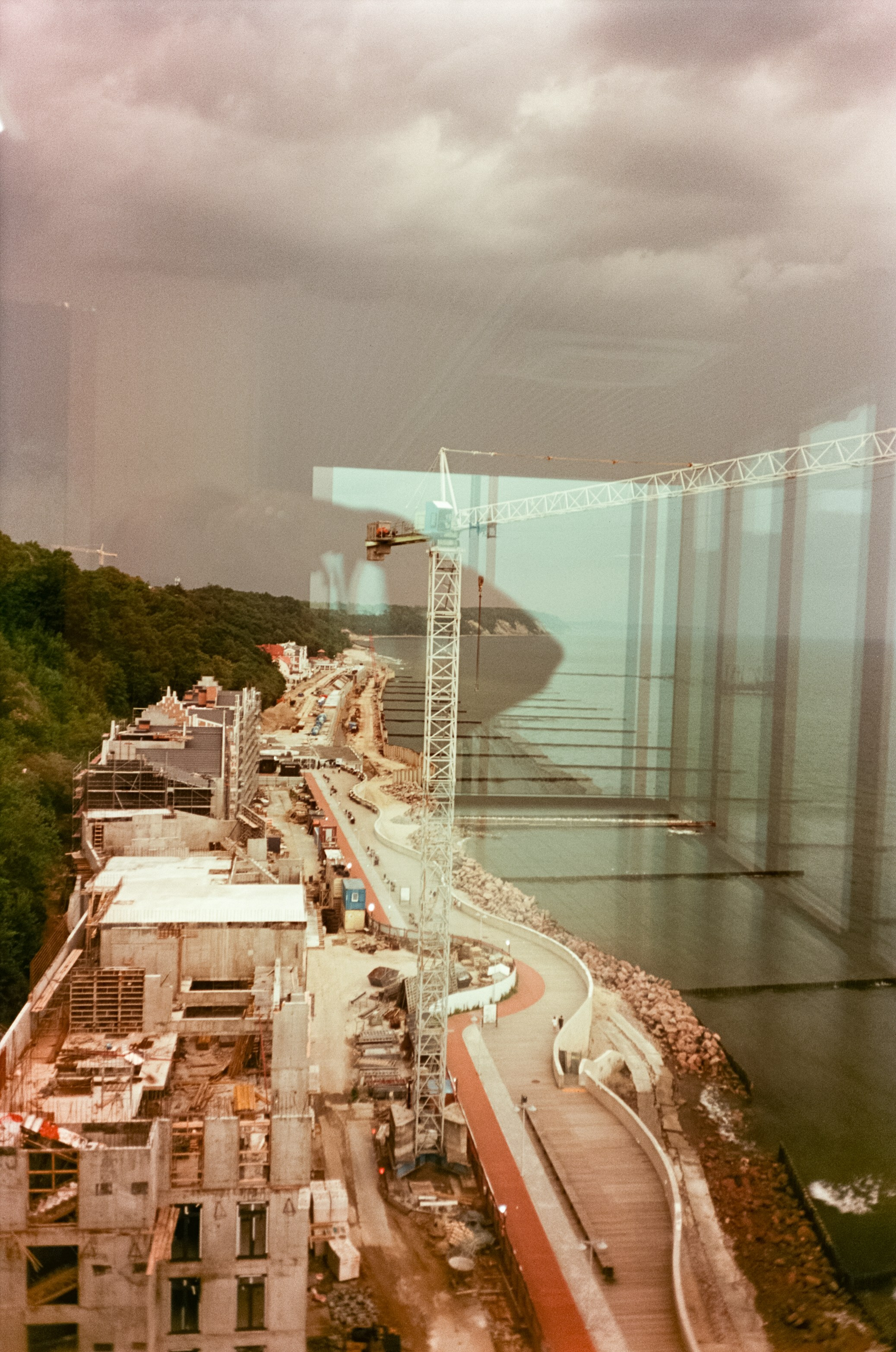 Закат в Калининграде на Aeronega 100 (Kodak Aerocolor IV) / Ricoh MF-1