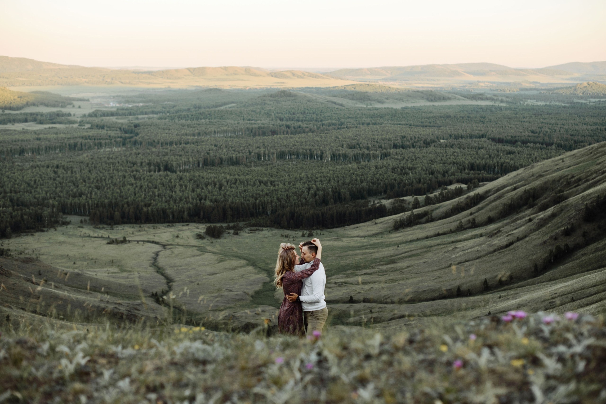 Love Story на горе Нурали – романтическая фотосессия в горах. Свадебный фотограф в Миассе Татьяна Ружникова