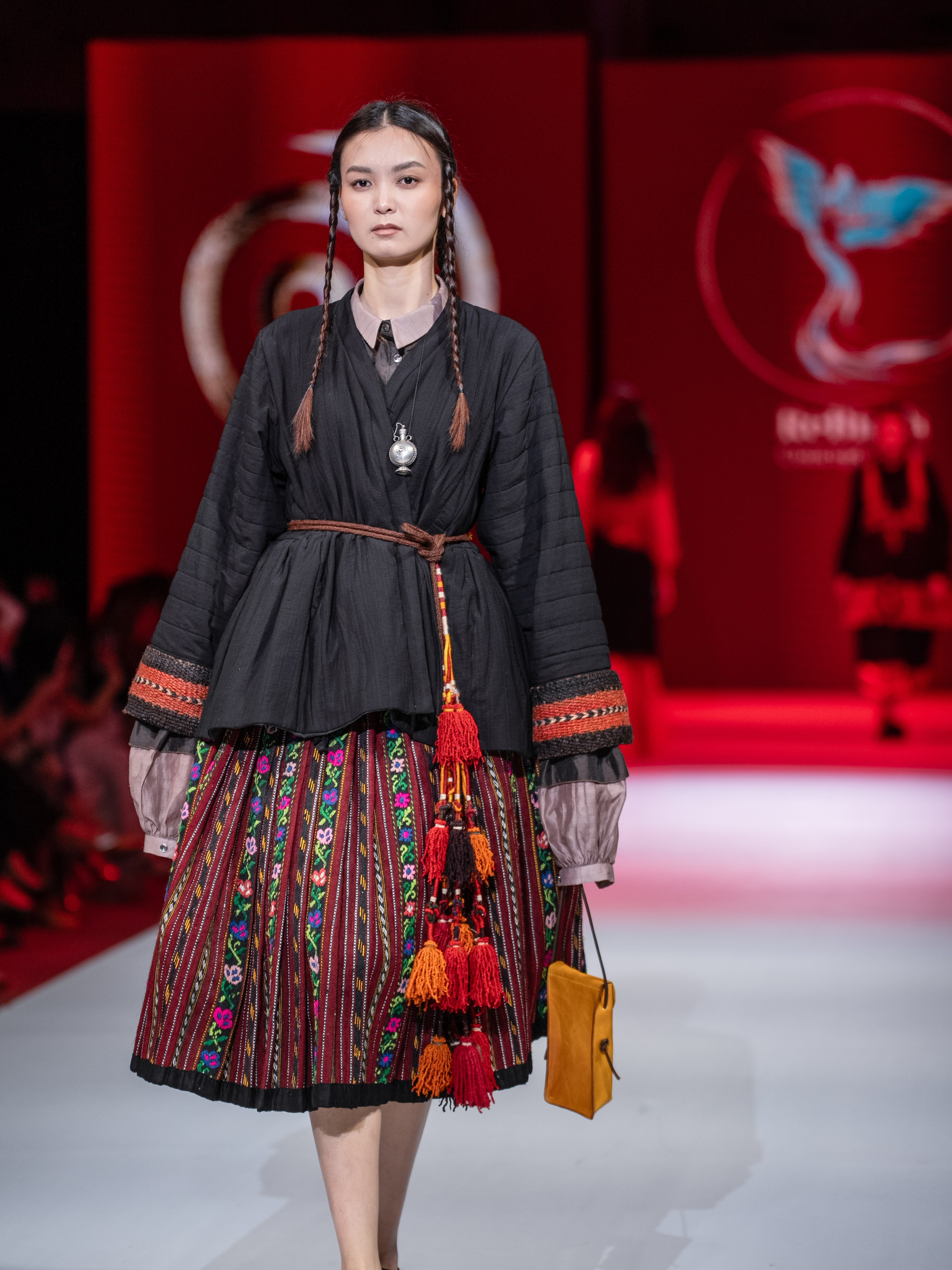 EURASIAN FASHION WEEK Reberth. Сайт Алматинского НЮ АРТ, будуар и фэшн фотографа Дениса Карпенко