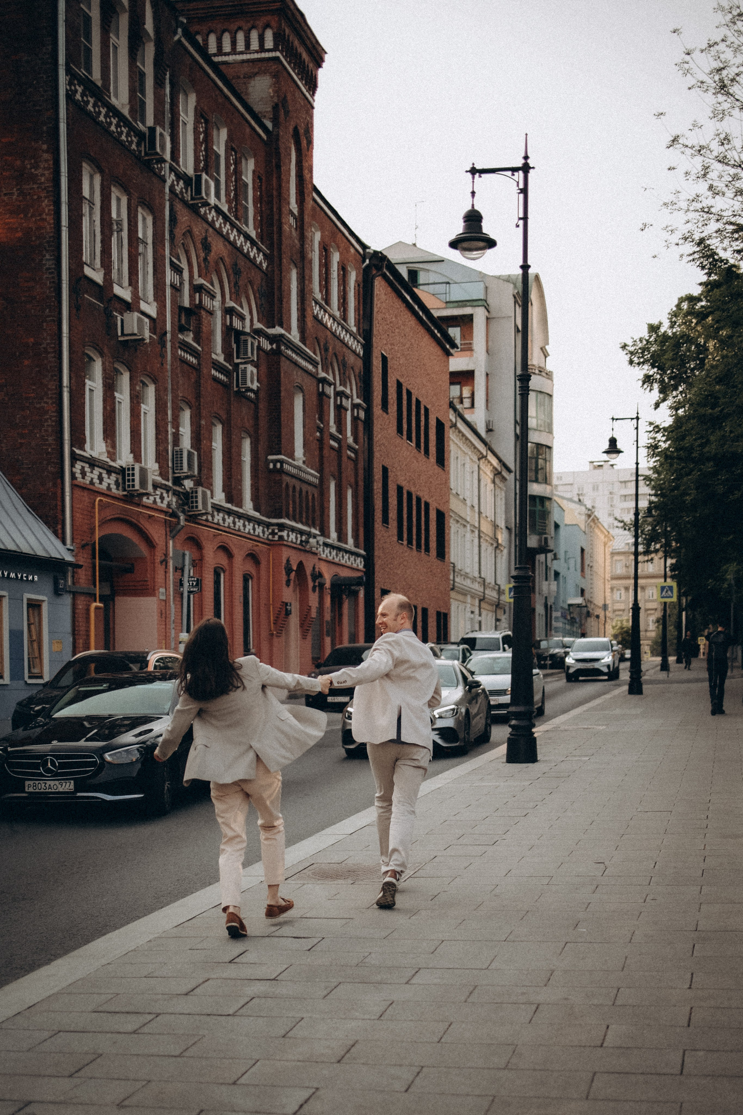 Прогулочная фотосессия влюбленных. Семейный фотограф в Москве и Люберцах Юлия Гуськова