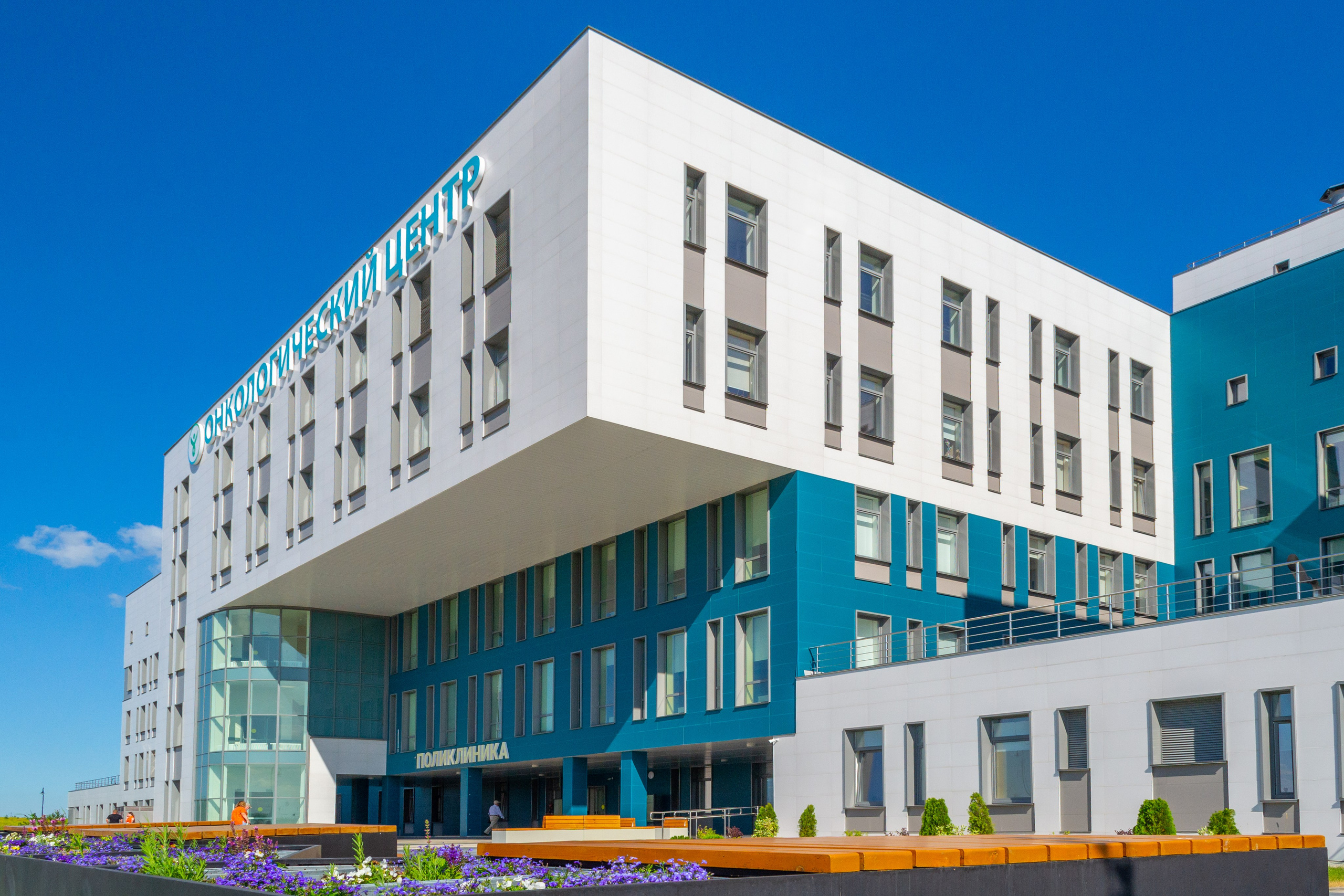 Тульская областная онкологическая больница (лето-цветы, NIKON D3100 35 мм F1,8)). Фотограф в Туле Крупский АнДРей. Фотостудия «КАДР71» в Туле