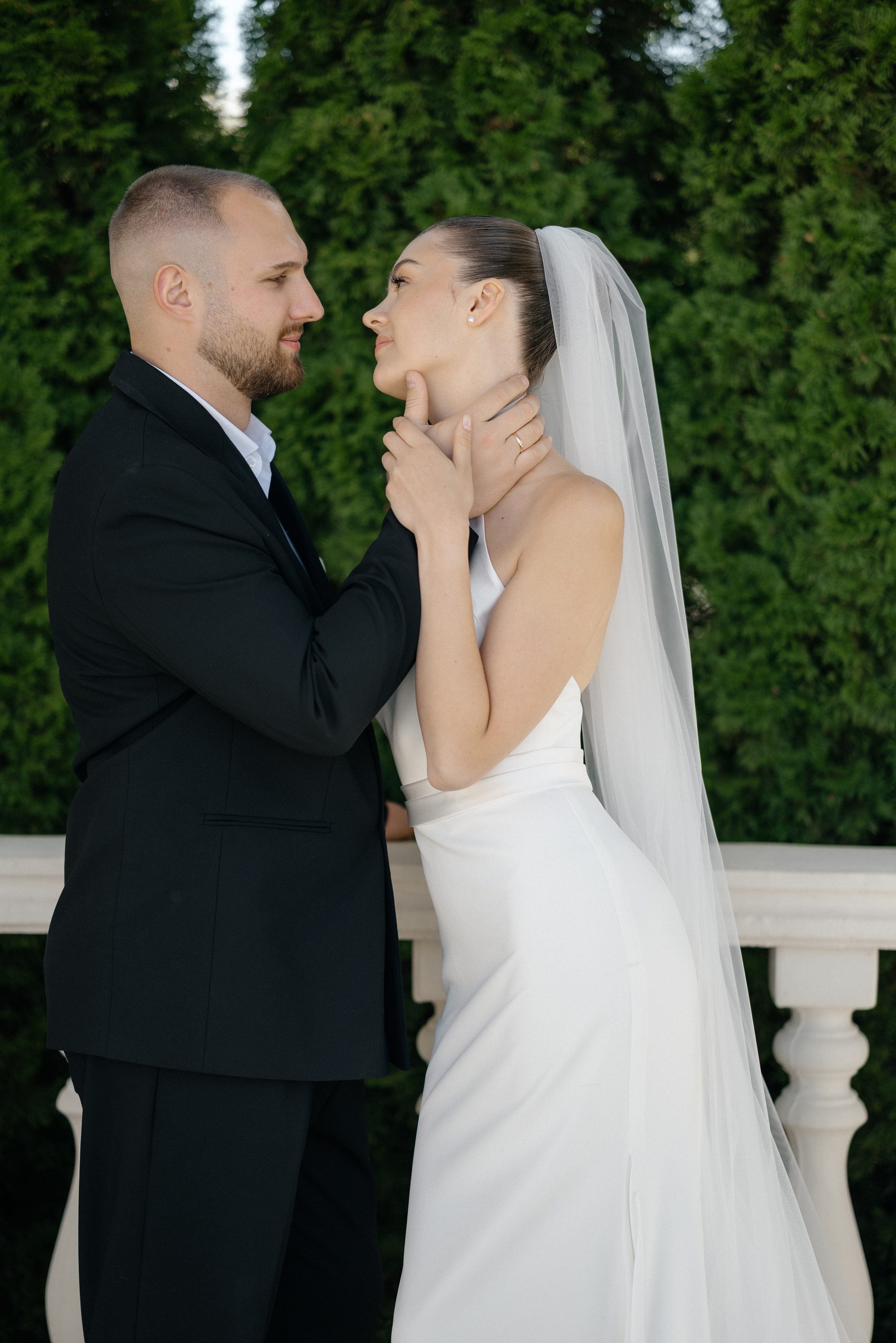 Wedding day in VERSAL PARK. Wedding PHOTOGRAPHER Andrew Vnukov