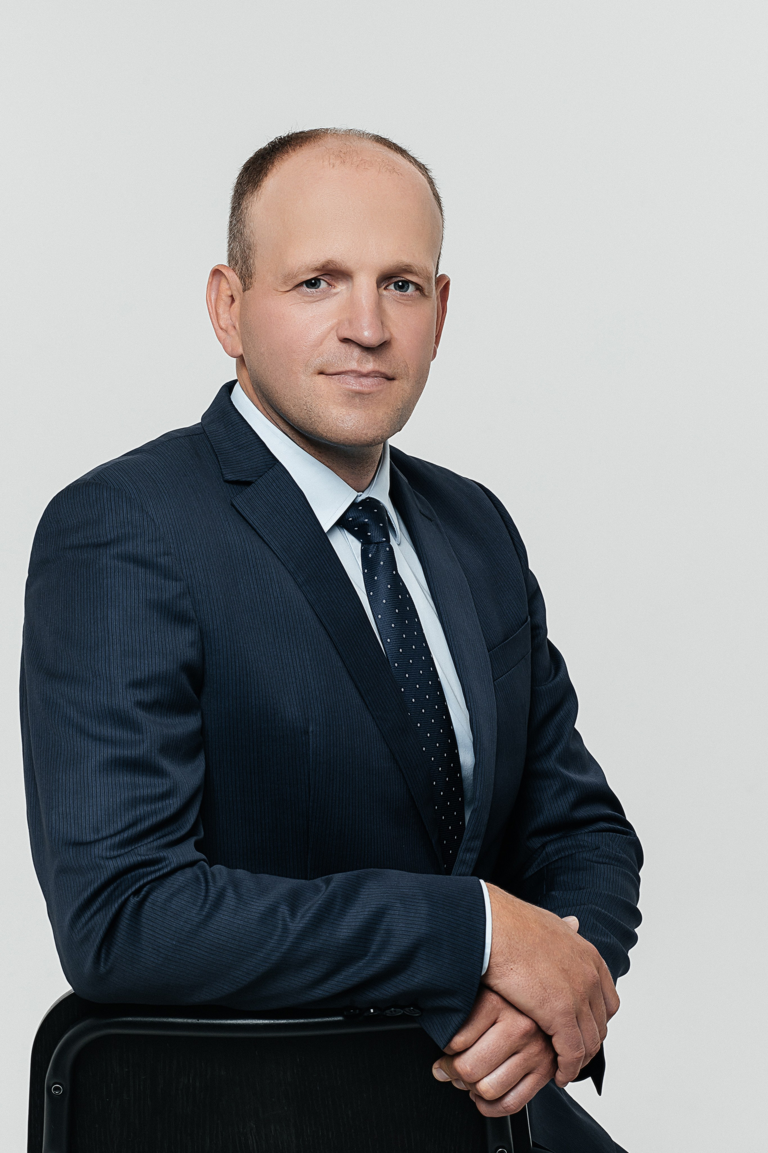 Мужской бизнес портрет. Фотограф в Иркутске Анастасия Кись. Студийная фотосессия беременности в тканях Иркутск. Семейная фотосессия, ПОРТРЕТ «ПОКОЛЕНИЕ»